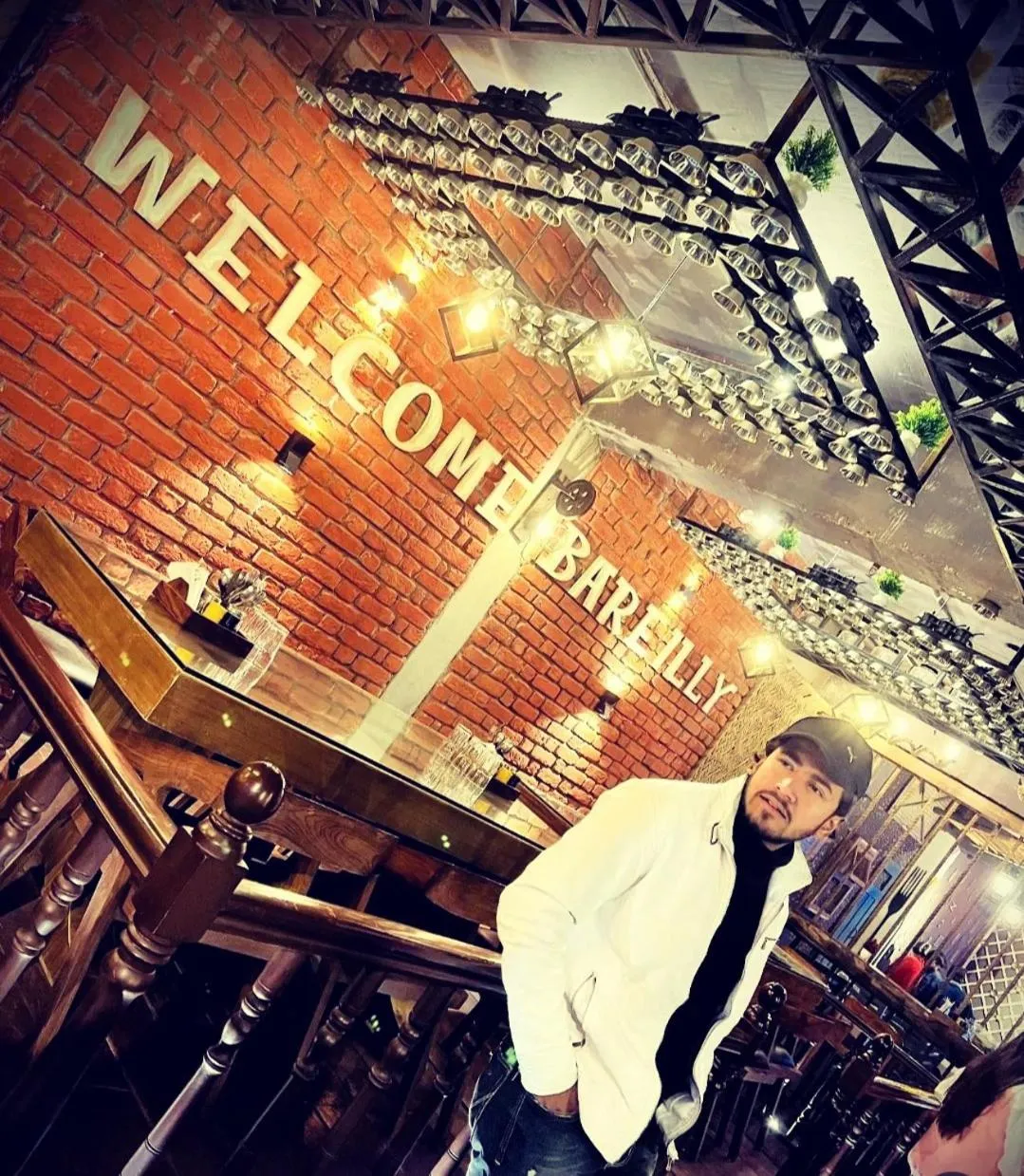 Restaurant/places to eat in Hotel Hirapanna