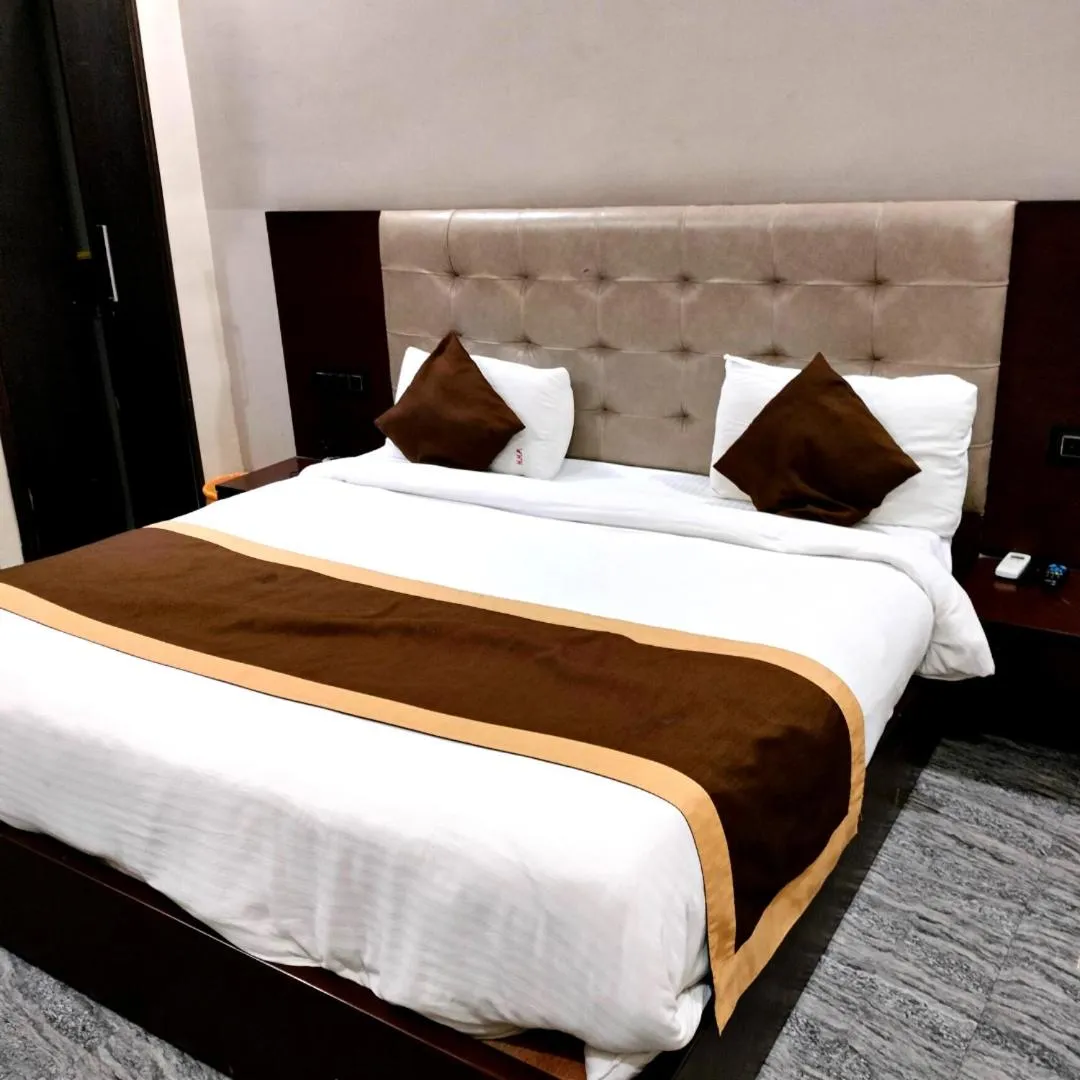 Bed in Hotel Hirapanna