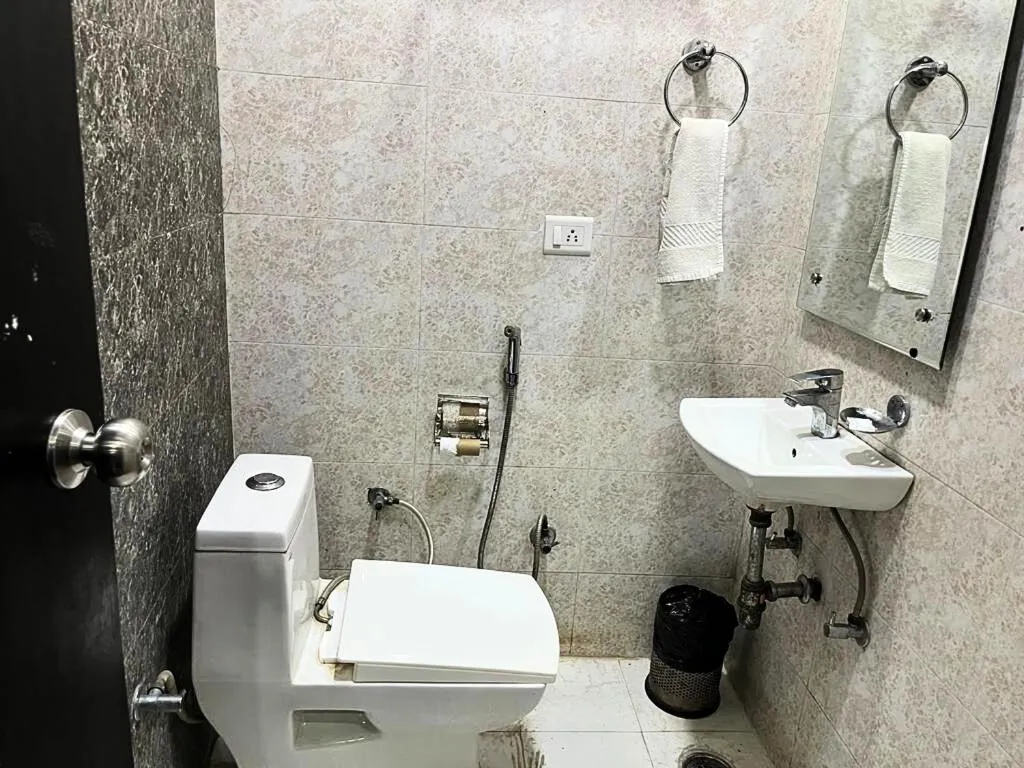 Bathroom in Hotel Hirapanna