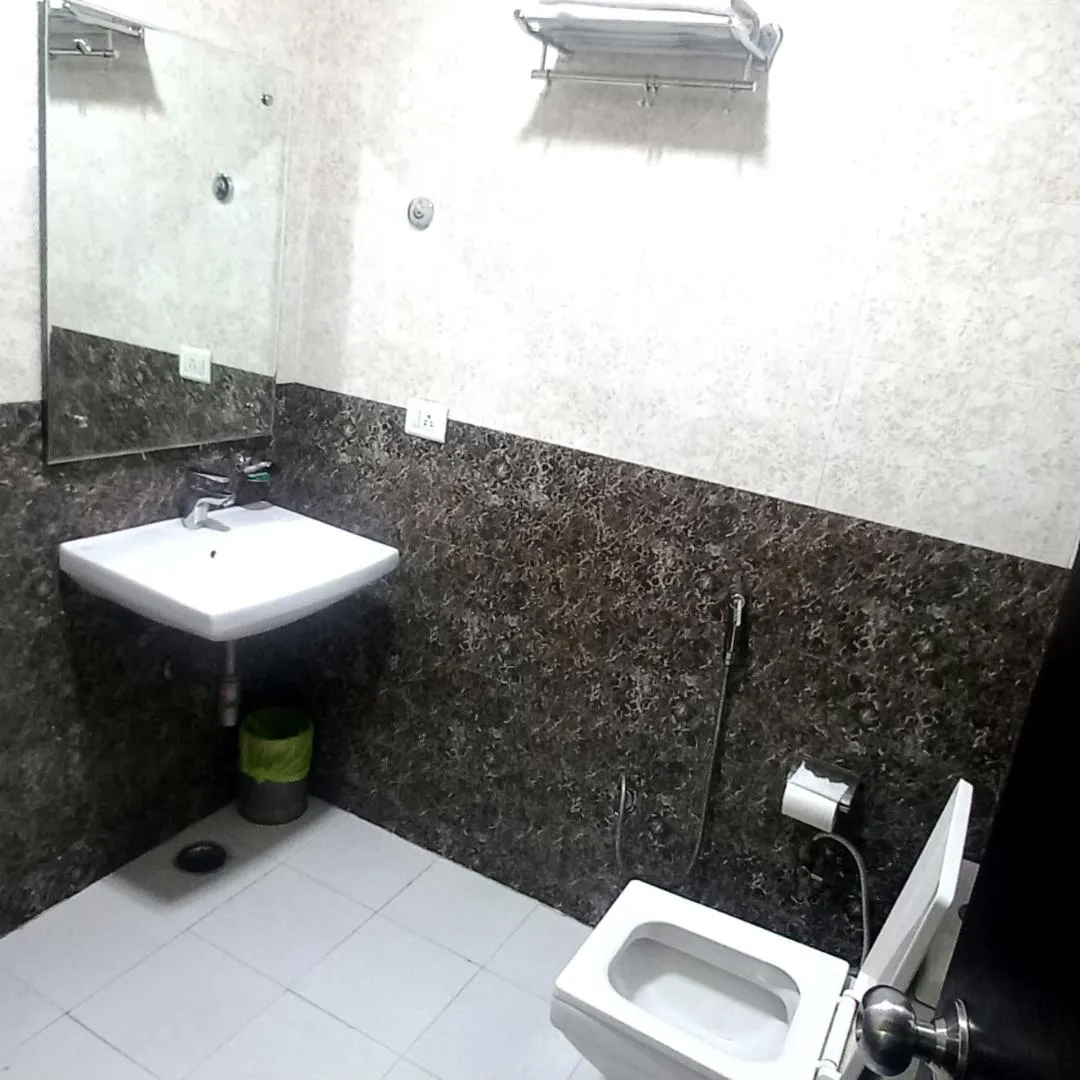 Toilet in Hotel Hirapanna