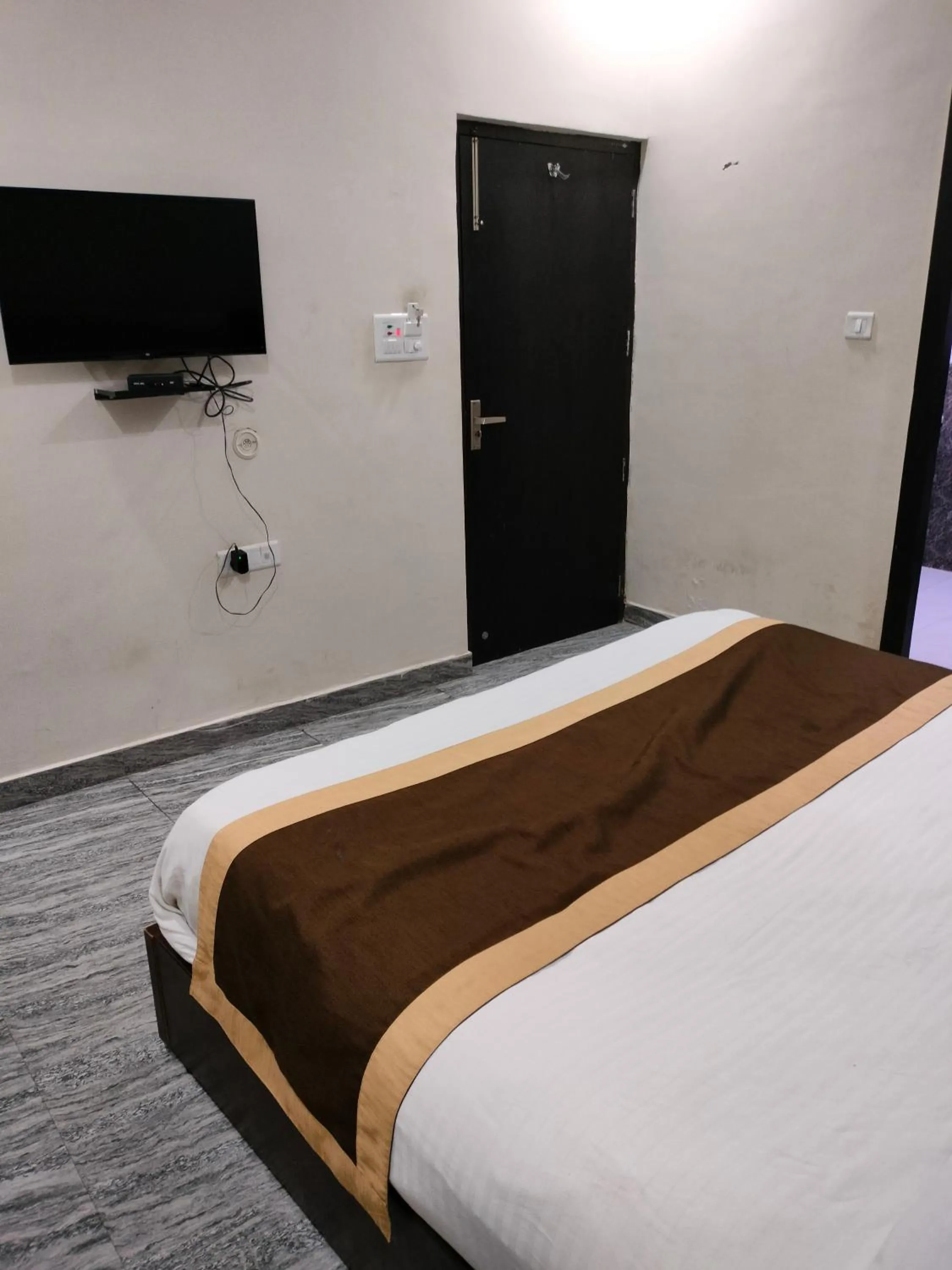 Bed in Hotel Hirapanna