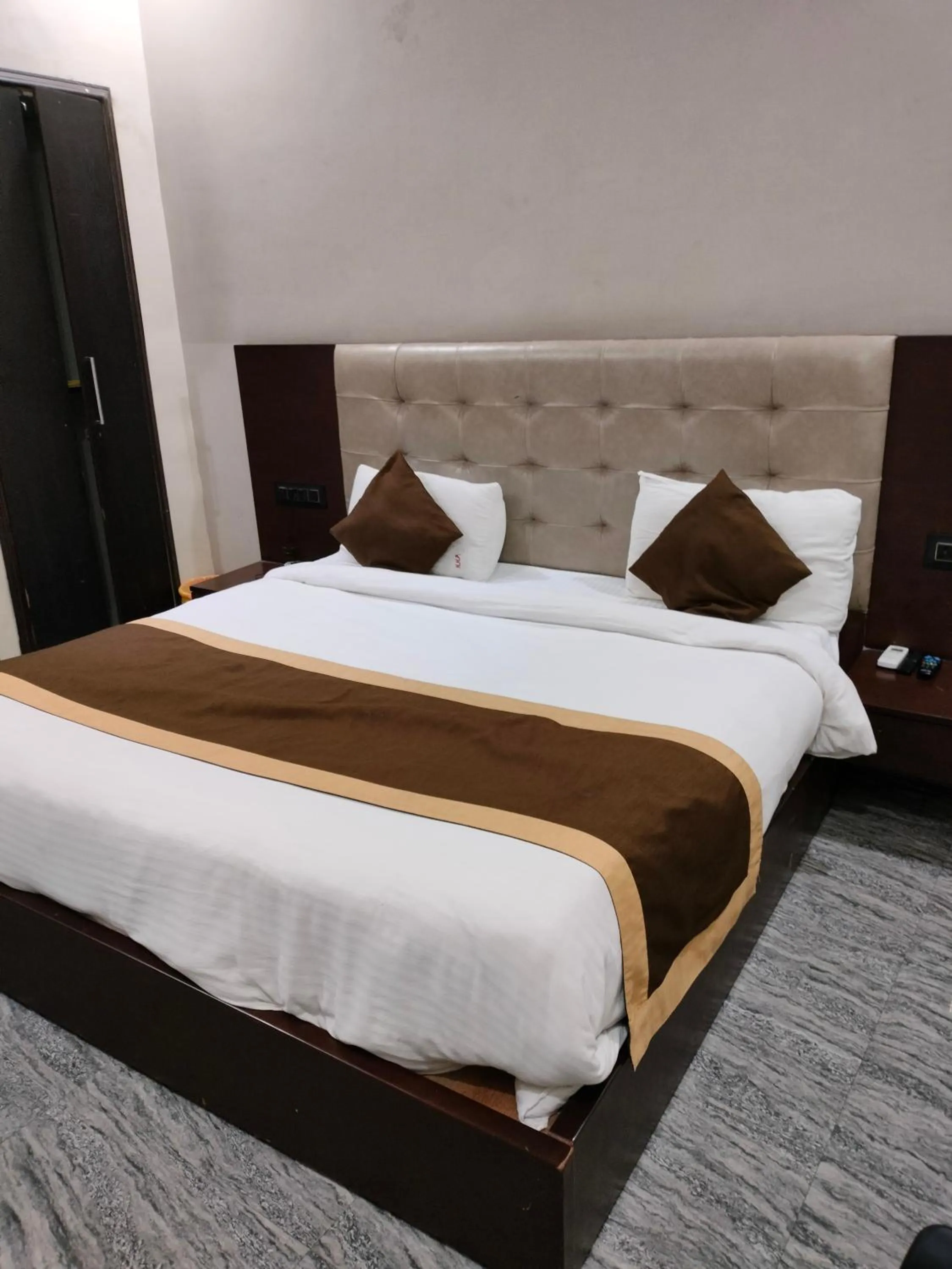 Bed in Hotel Hirapanna