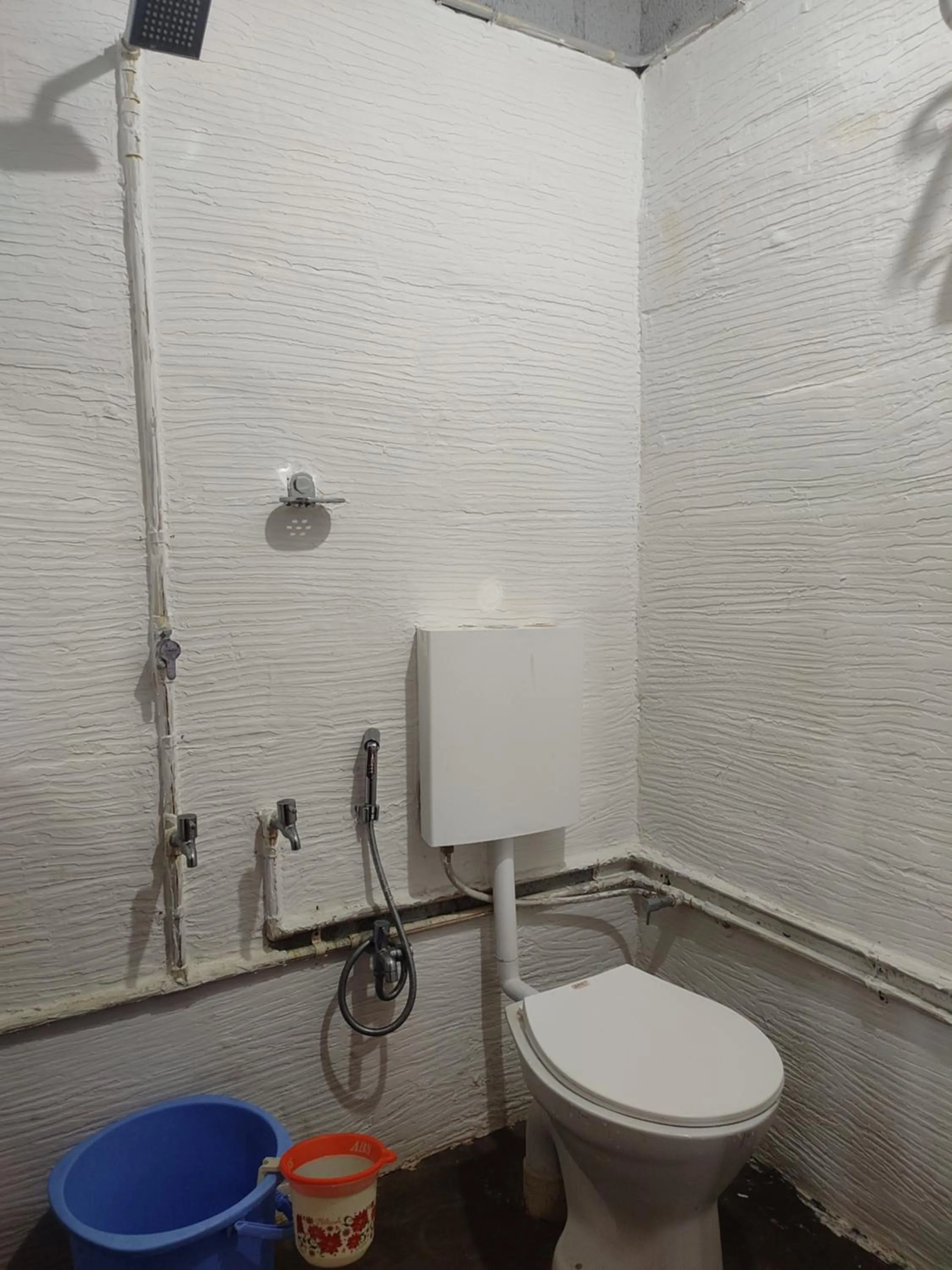 Shower in Cholai Resorts & Hotels
