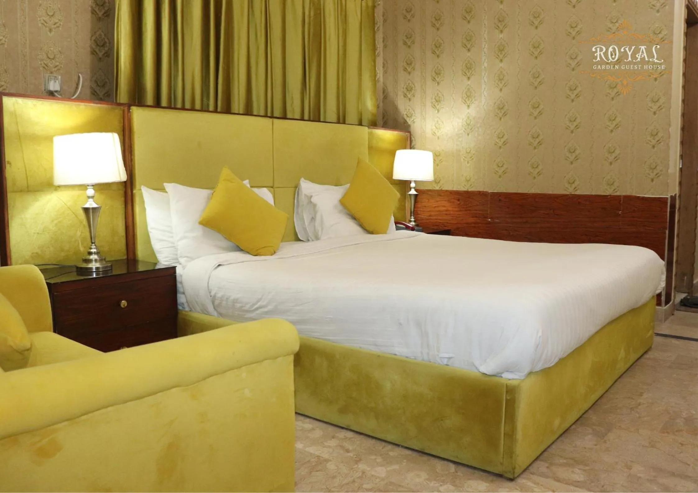 Bed in Executive Royal Garden