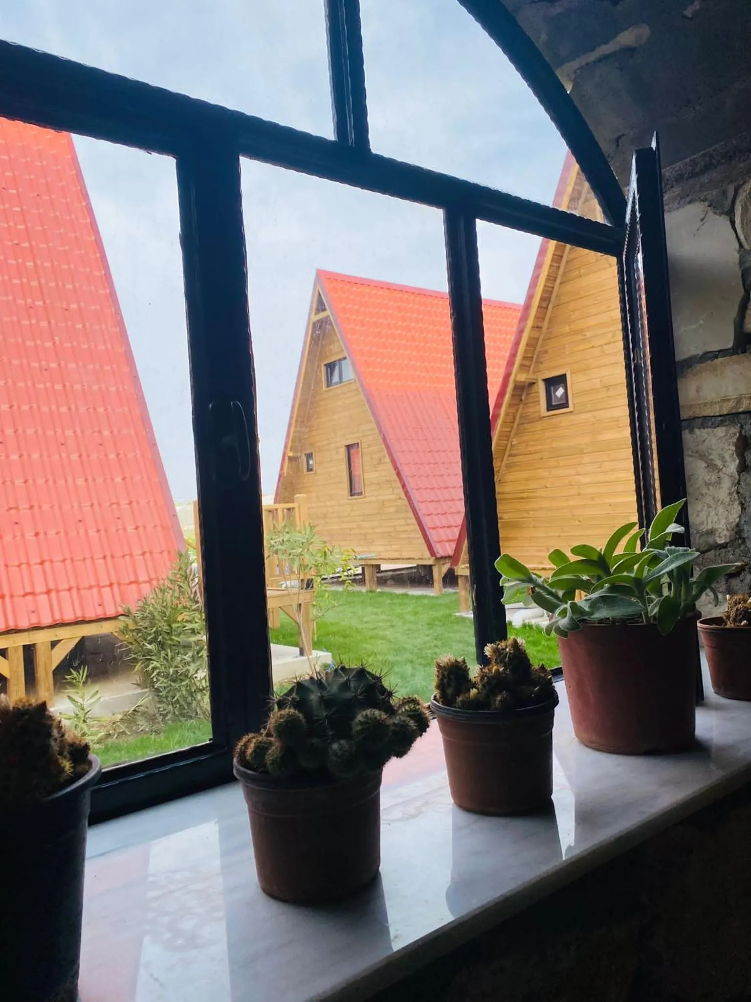 NOEL BUNGALOV & CAFE