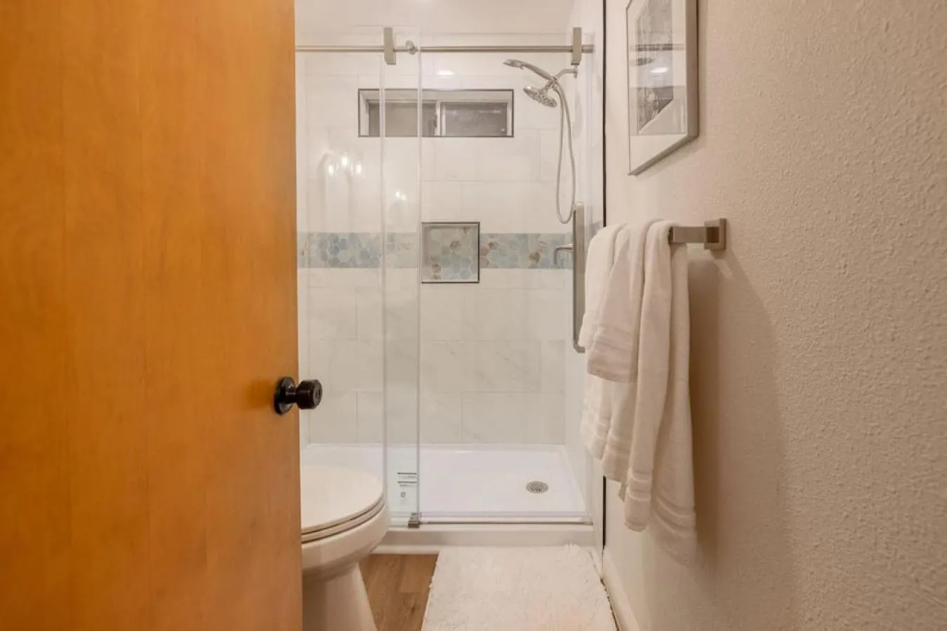 Corlieu Falls Cabin in Sugar Pine 8 miles from Yosemite with Gazebo, Hot tub a shack and Bar top