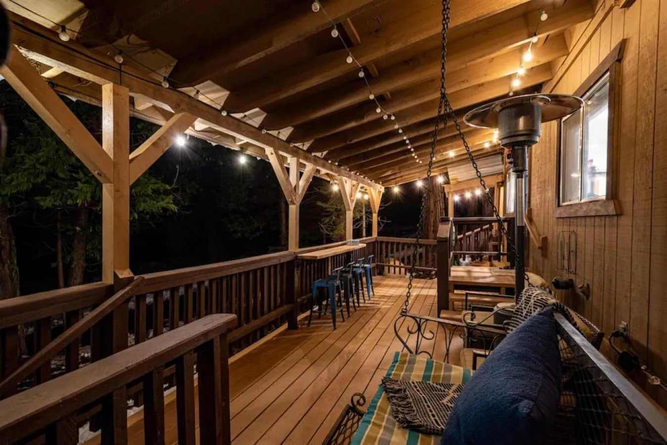 Corlieu Falls Cabin in Sugar Pine 8 miles from Yosemite with Gazebo, Hot tub a shack and Bar top