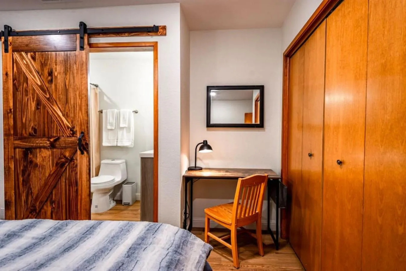 Bed in Corlieu Falls Cabin in Sugar Pine 8 miles from Yosemite with Gazebo, Hot tub a shack and Bar top