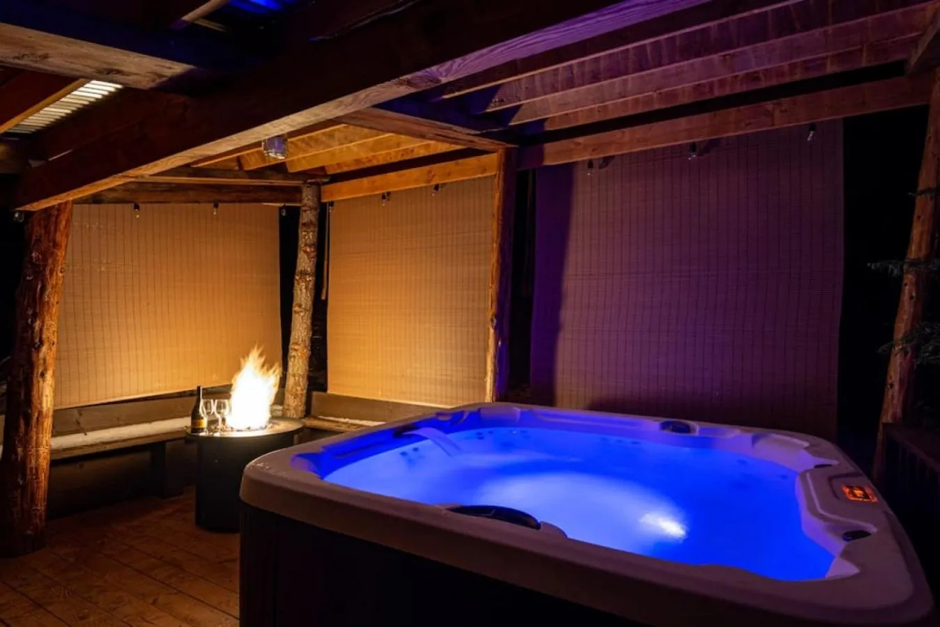 Corlieu Falls Cabin in Sugar Pine 8 miles from Yosemite with Gazebo, Hot tub a shack and Bar top