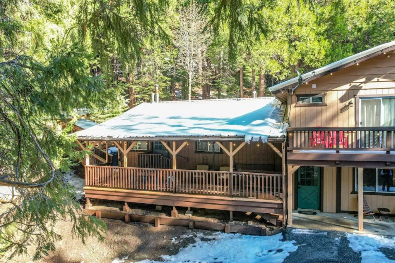 Corlieu Falls Cabin in Sugar Pine 8 miles from Yosemite with Gazebo, Hot tub a shack and Bar top