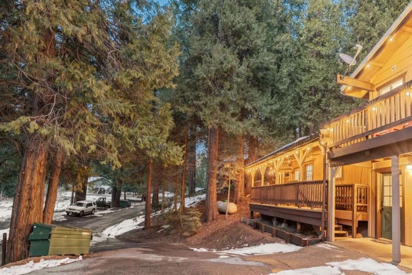 Property building in Corlieu Falls Cabin in Sugar Pine 8 miles from Yosemite with Gazebo, Hot tub a shack and Bar top