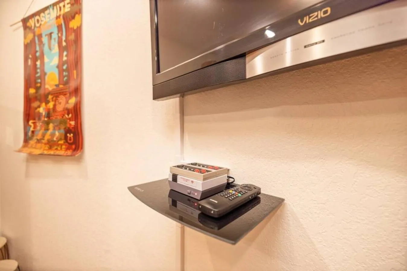 Corlieu Falls Cabin in Sugar Pine 8 miles from Yosemite with Gazebo, Hot tub a shack and Bar top