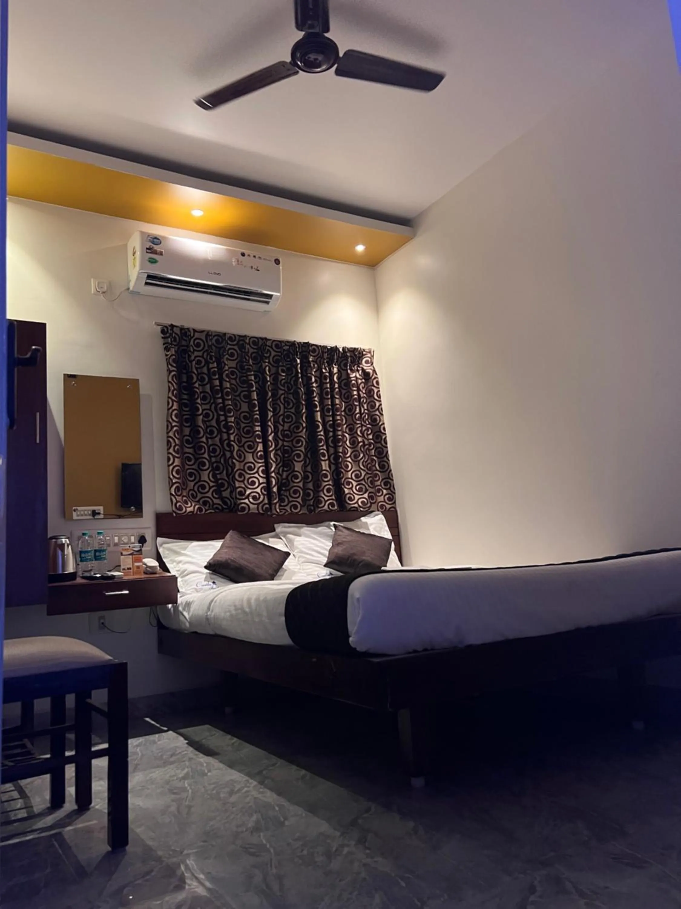 Bed in Castle 360 Residency