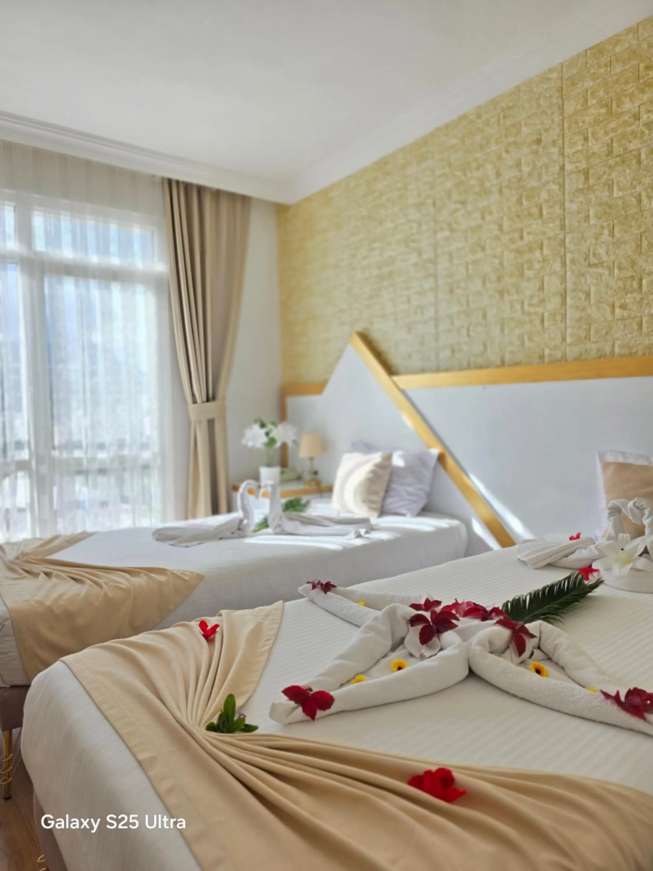 Bed in Far Life Hotel