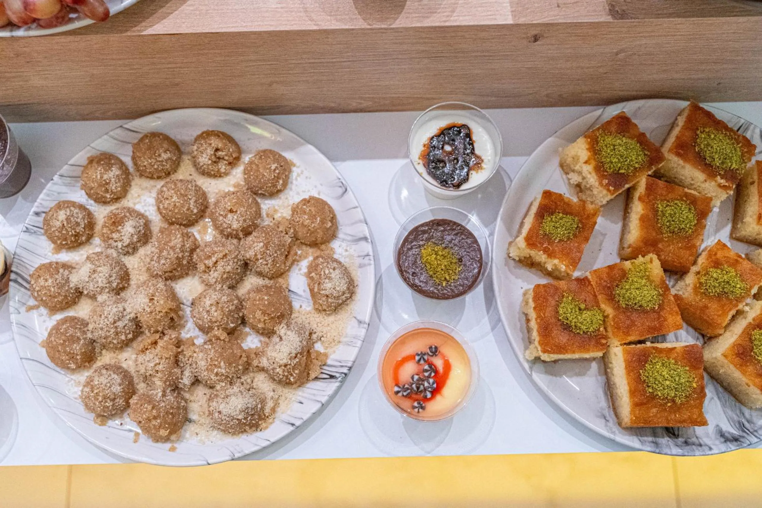 Restaurant/places to eat in Far Life Hotel