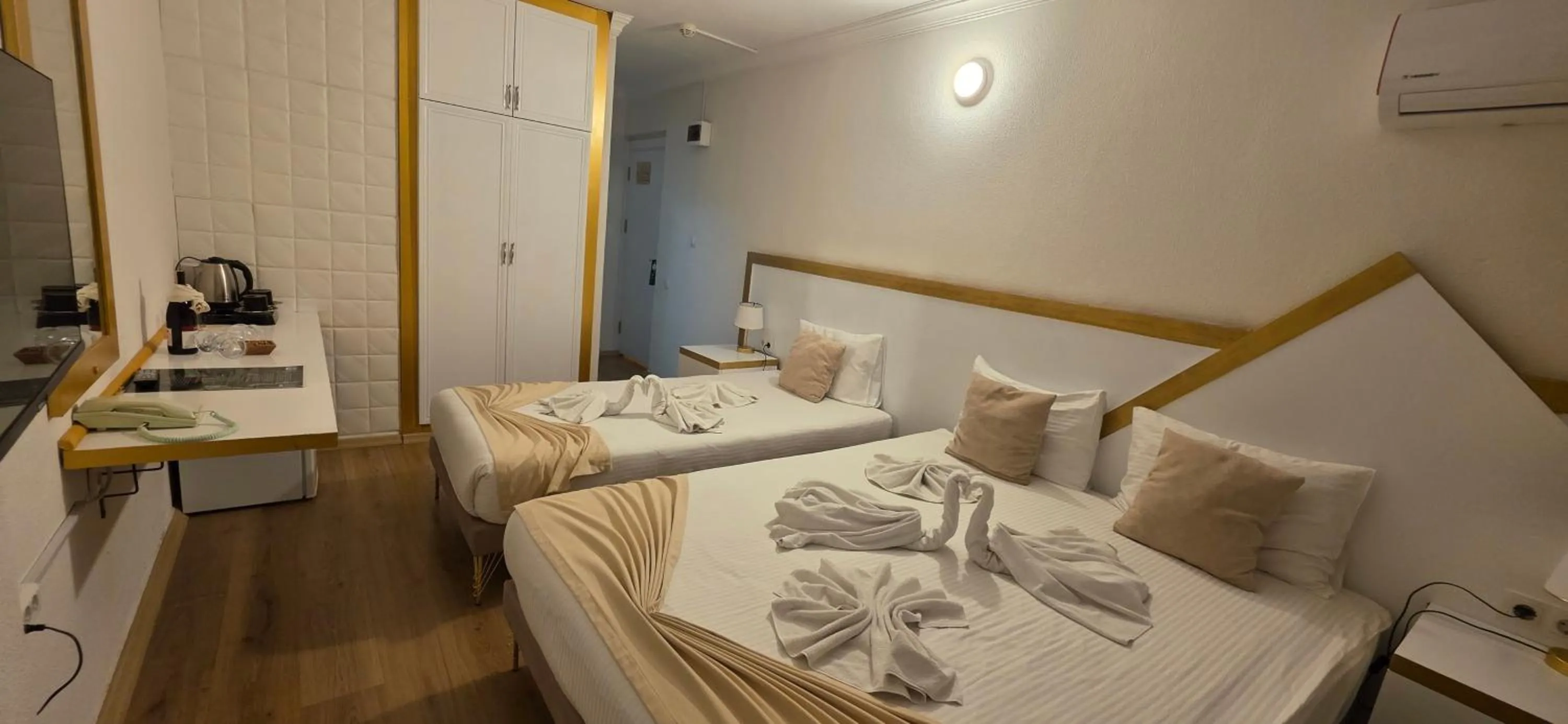 Bed in Far Life Hotel