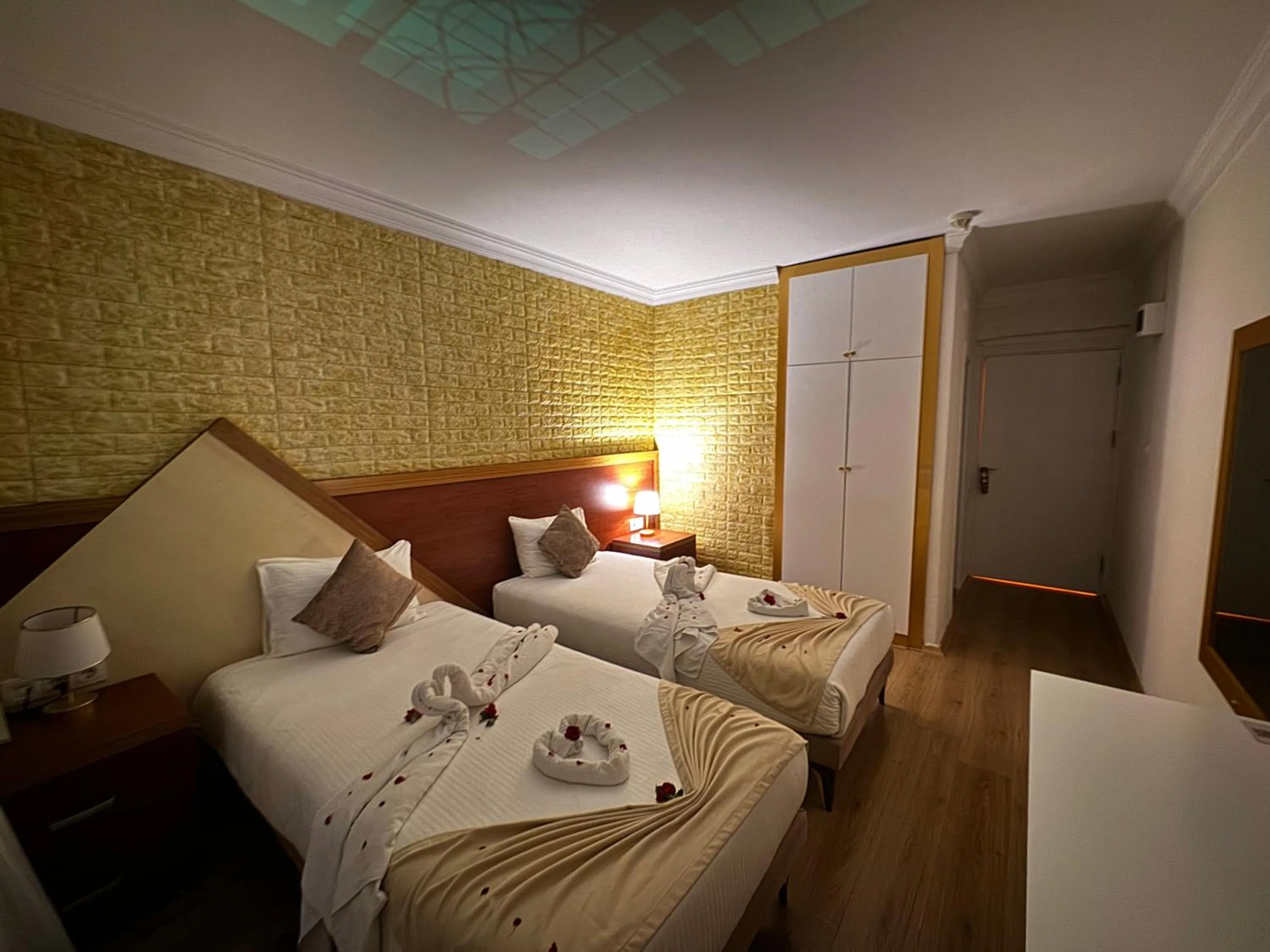 Bed in Far Life Hotel