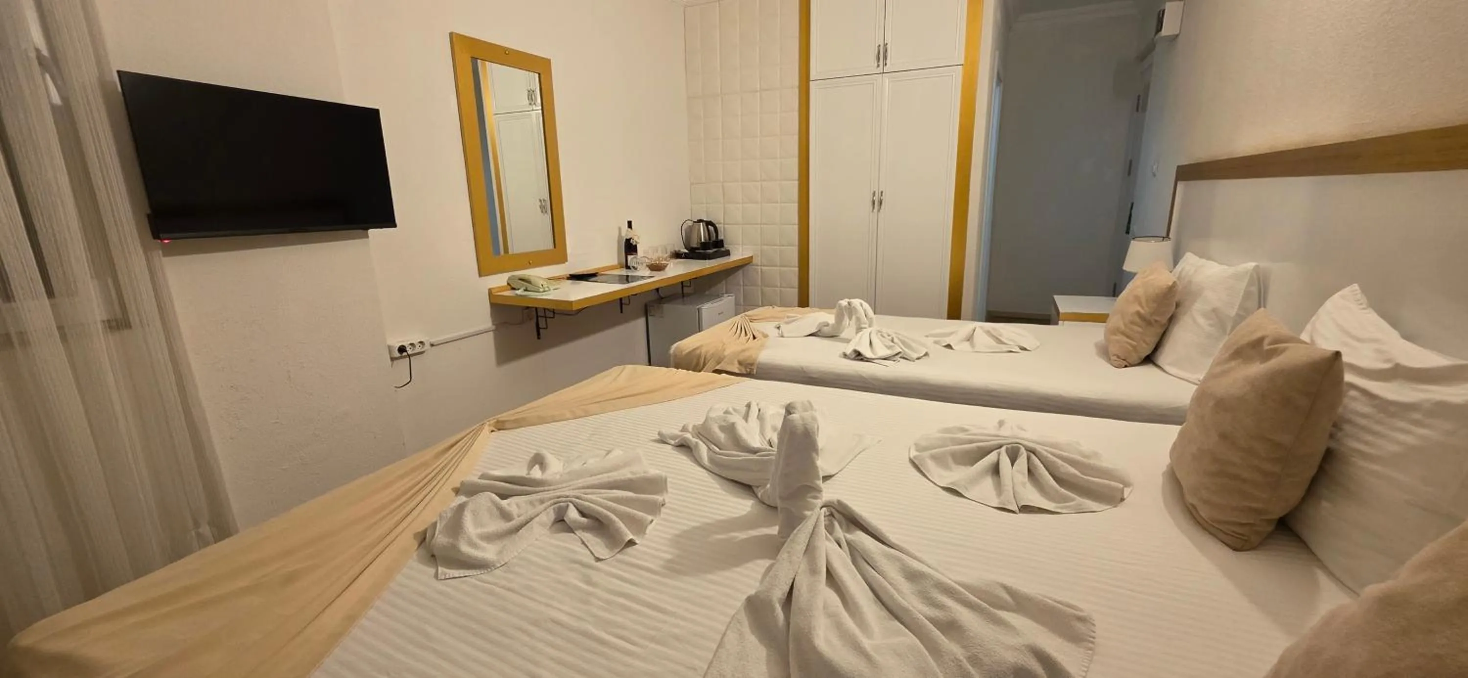 Bed in Far Life Hotel