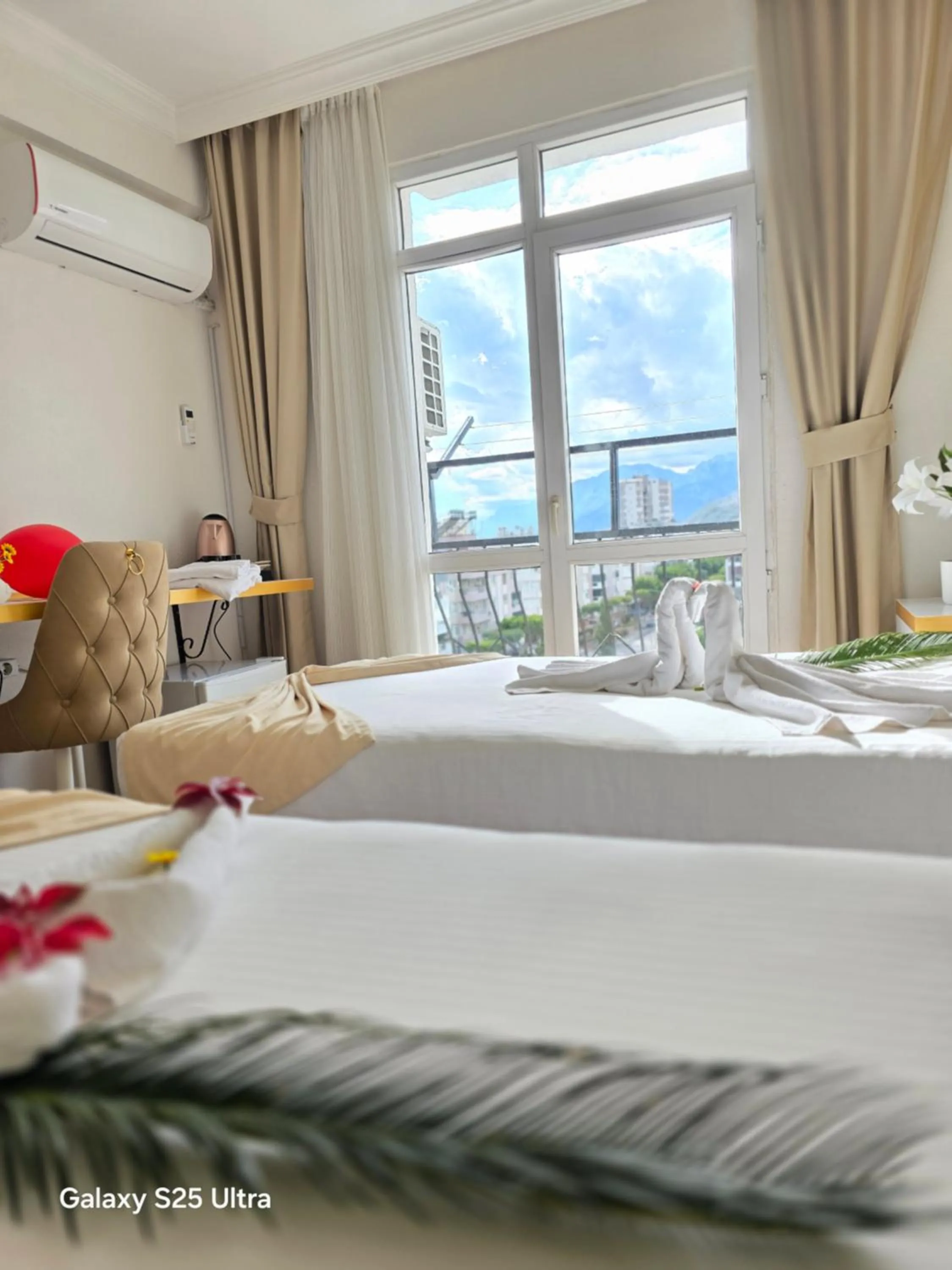 minibar, Bed in Far Life Hotel