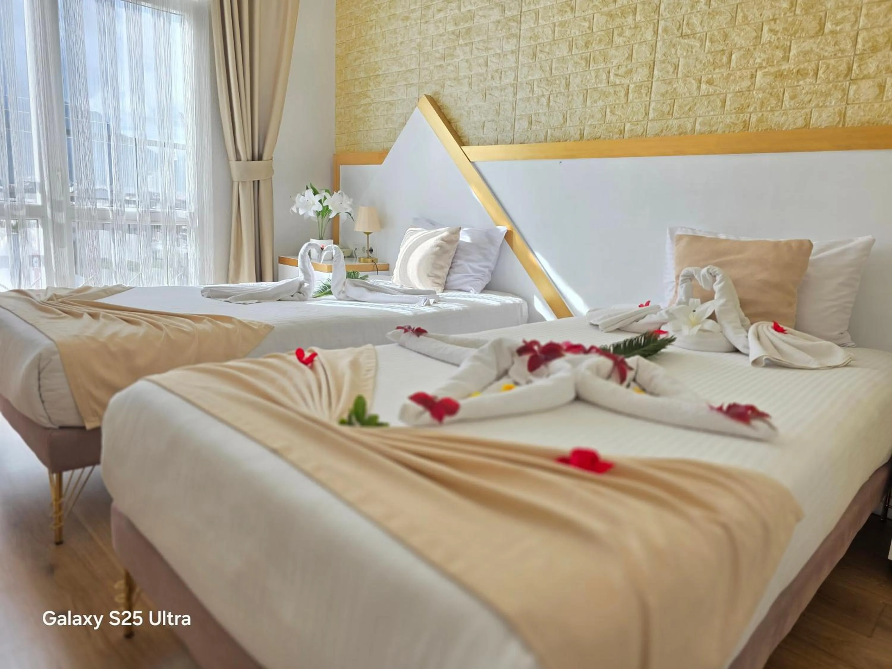 Bed in Far Life Hotel