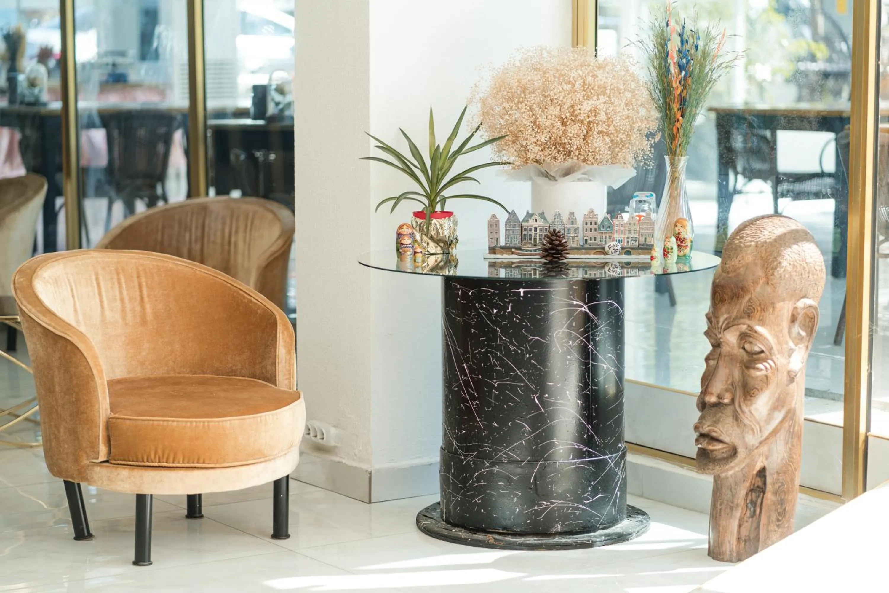 Seating area in Far Life Hotel