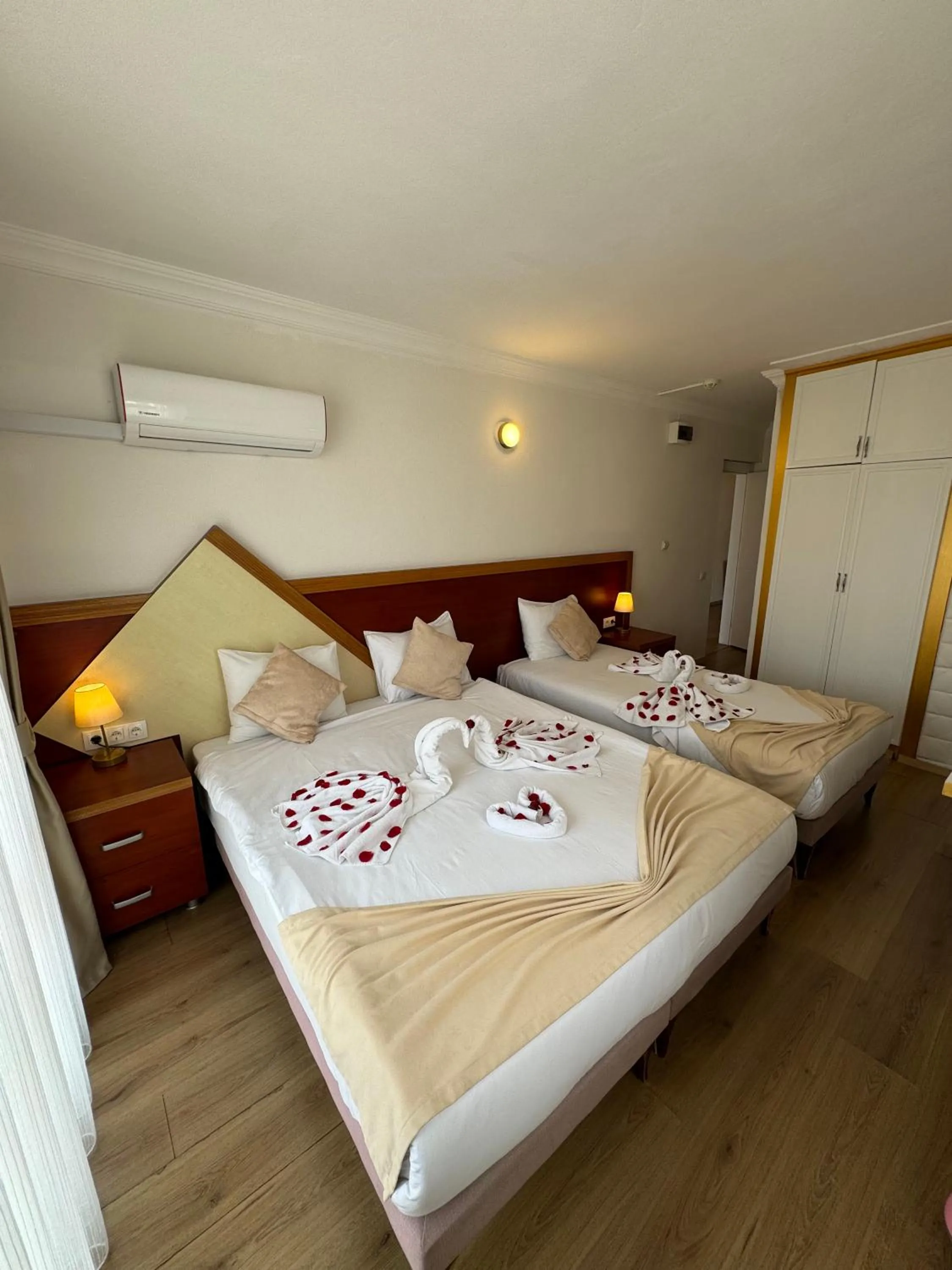 Bed in Far Life Hotel