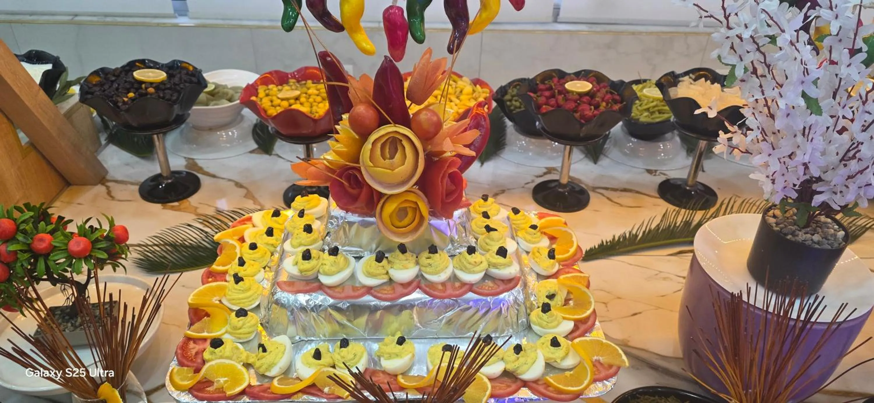 Restaurant/places to eat in Far Life Hotel