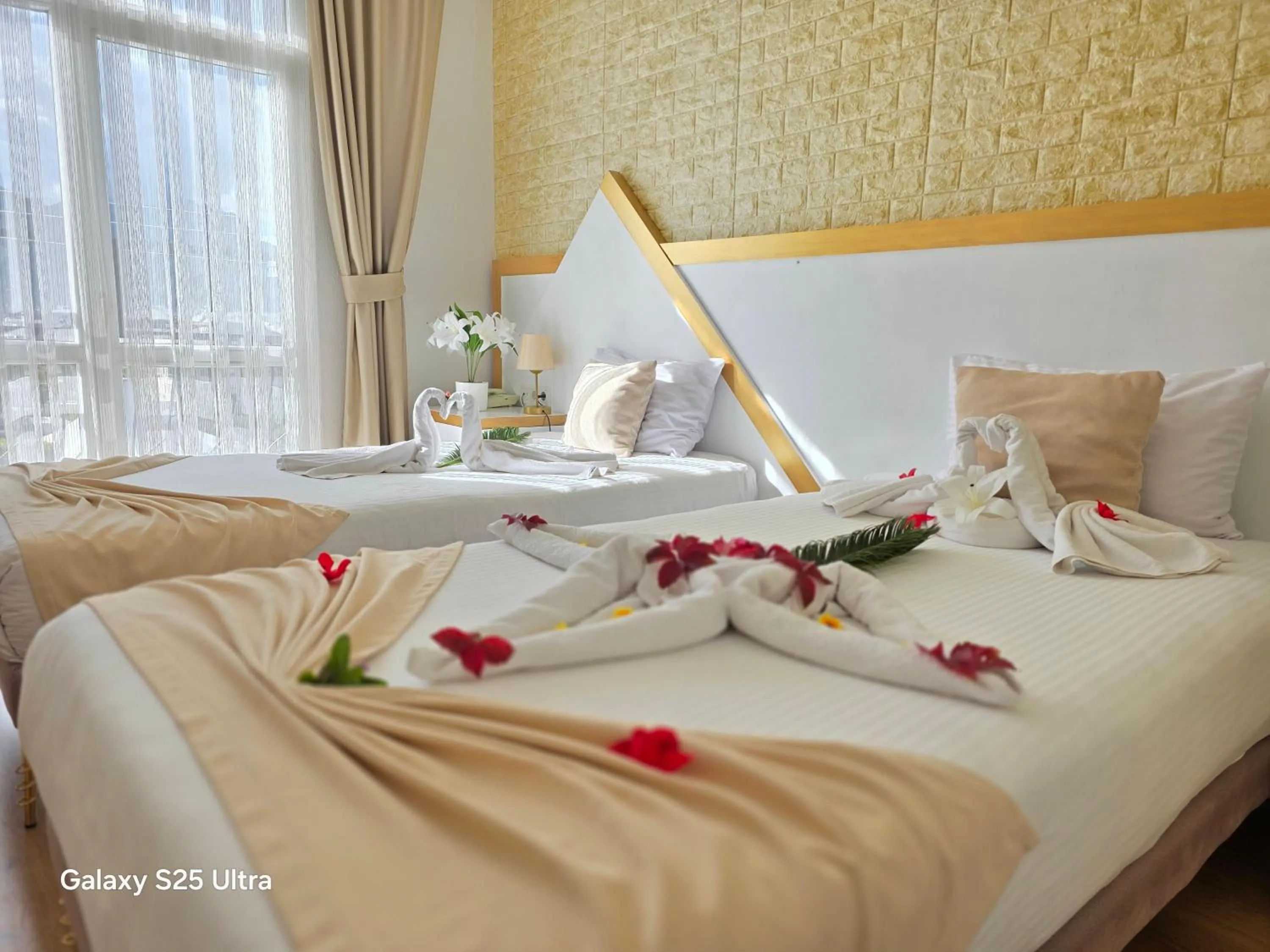 Bed in Far Life Hotel