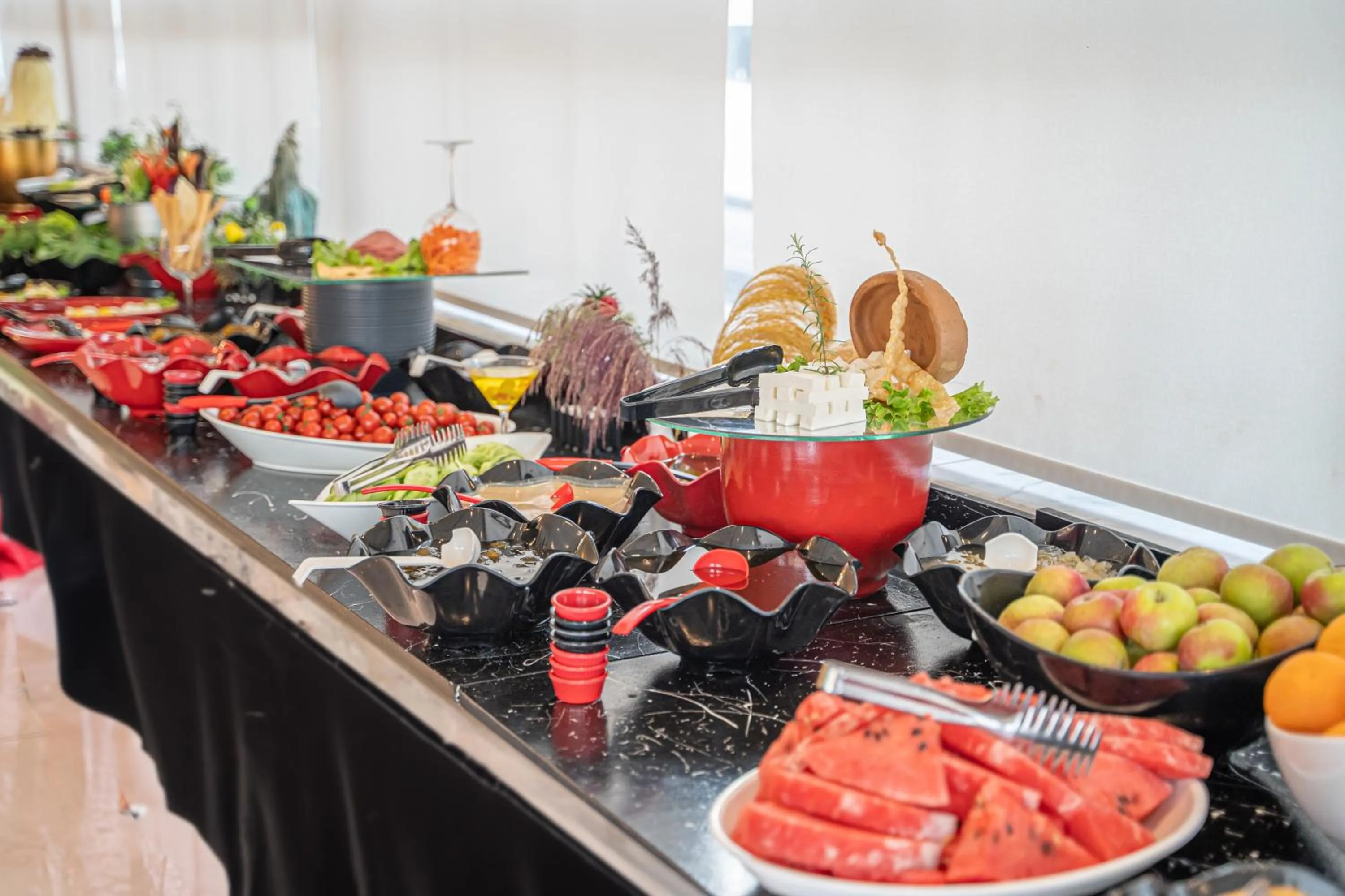 Restaurant/places to eat in Far Life Hotel