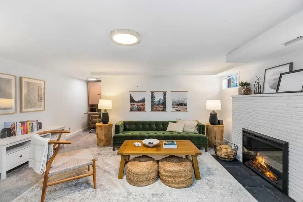 Lilac In Law, Picturesque lower unit Lilac In Law, Picturesque lower unit