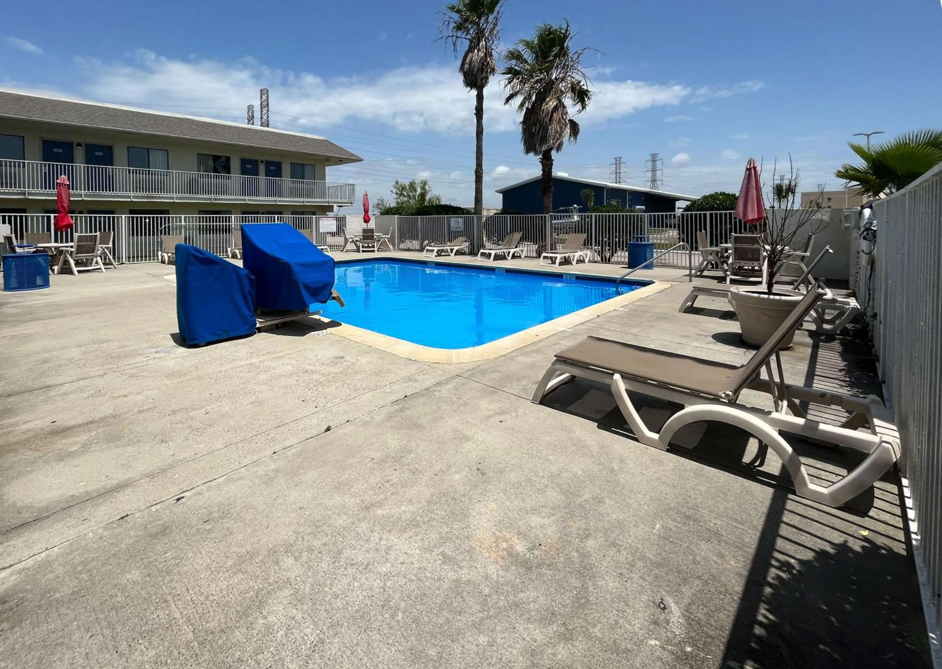 Property building in Studio 6 Galveston TX