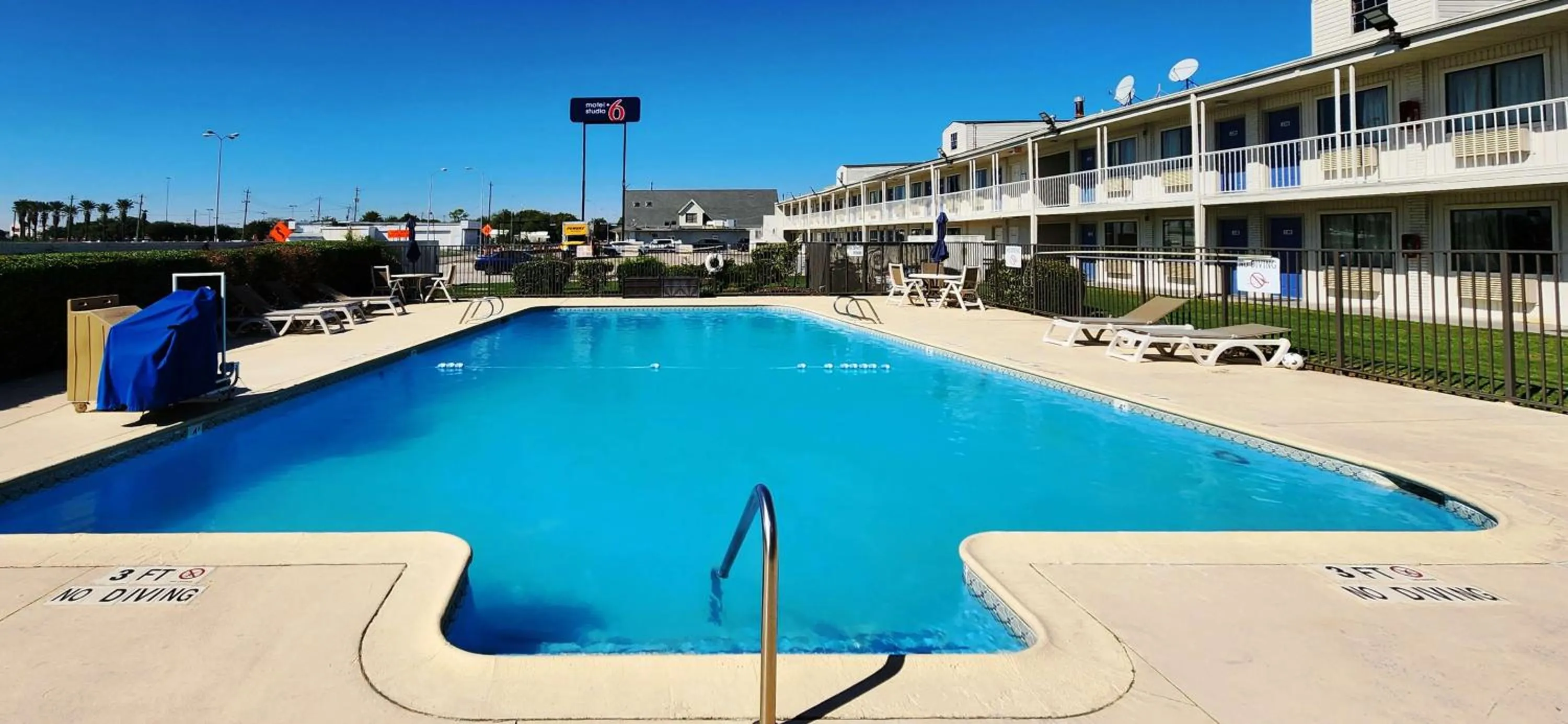 Pool view in Studio 6 Webster TX Houston NASA Lake