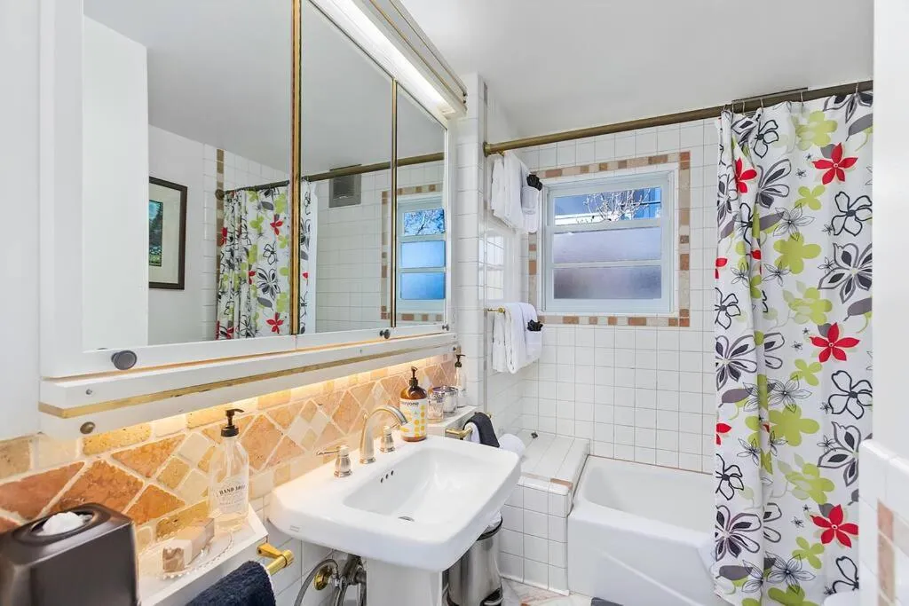 Magnolia on the Hill