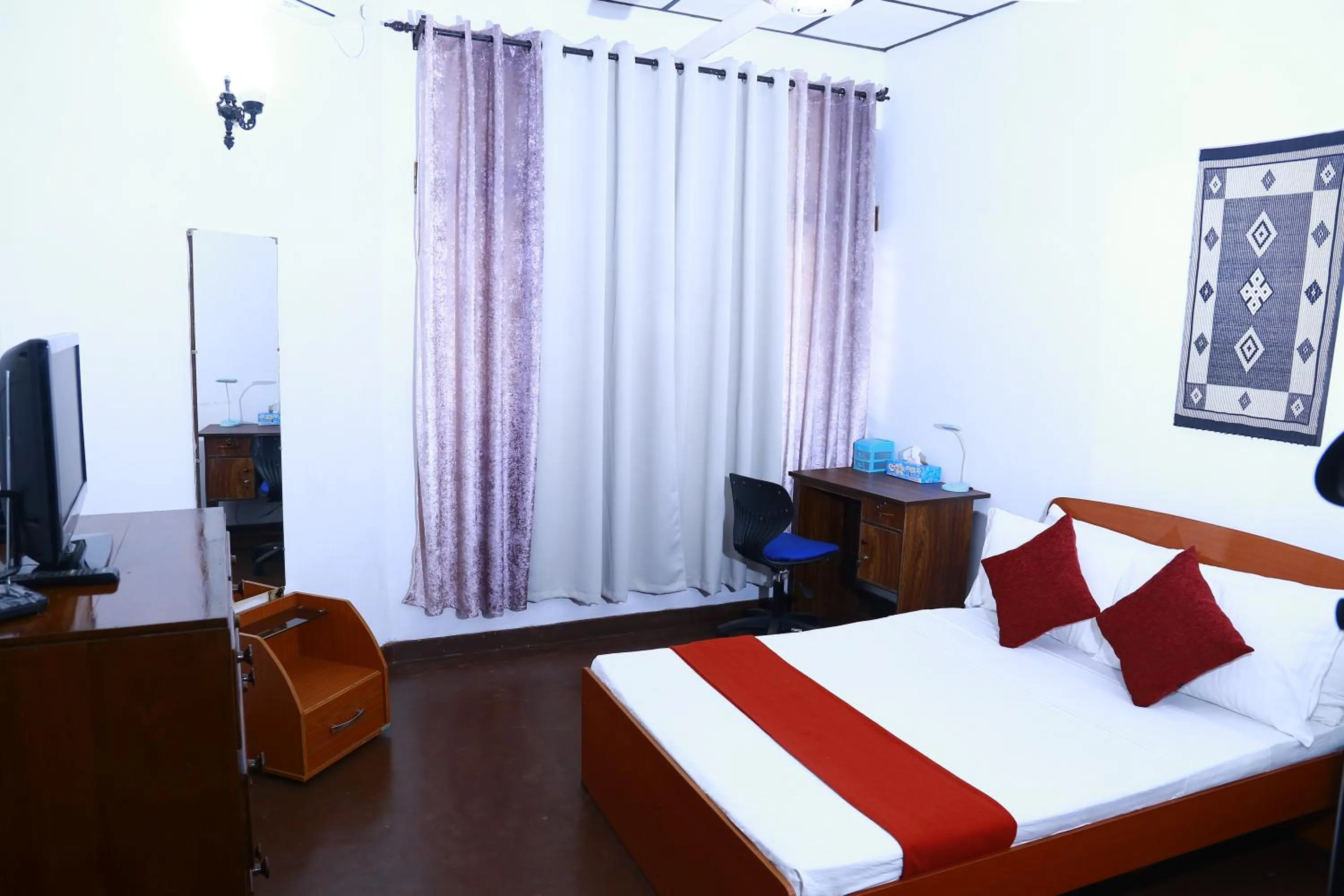 TV and multimedia, Bed in Oasis Colombo