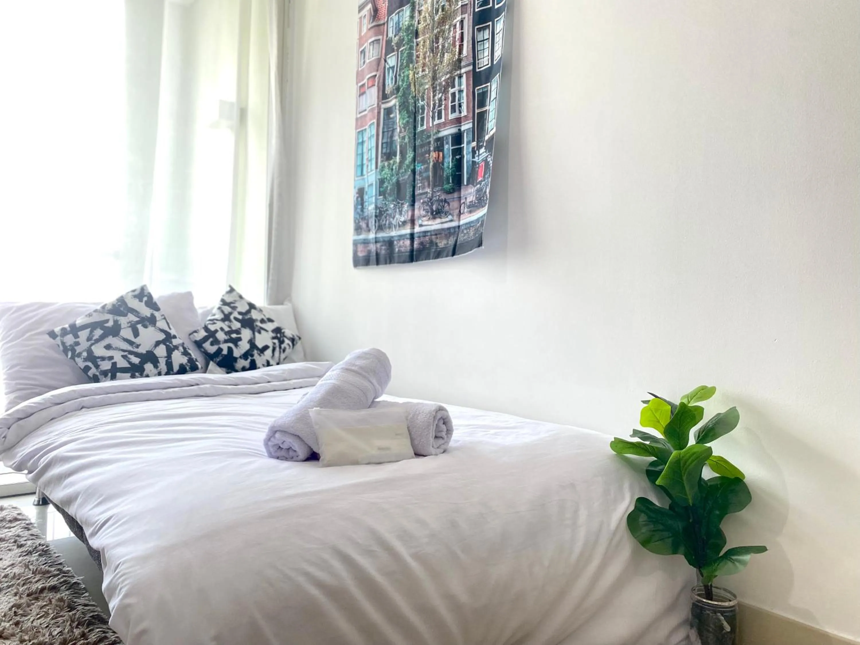 Bed in Luxe Living @Central Park