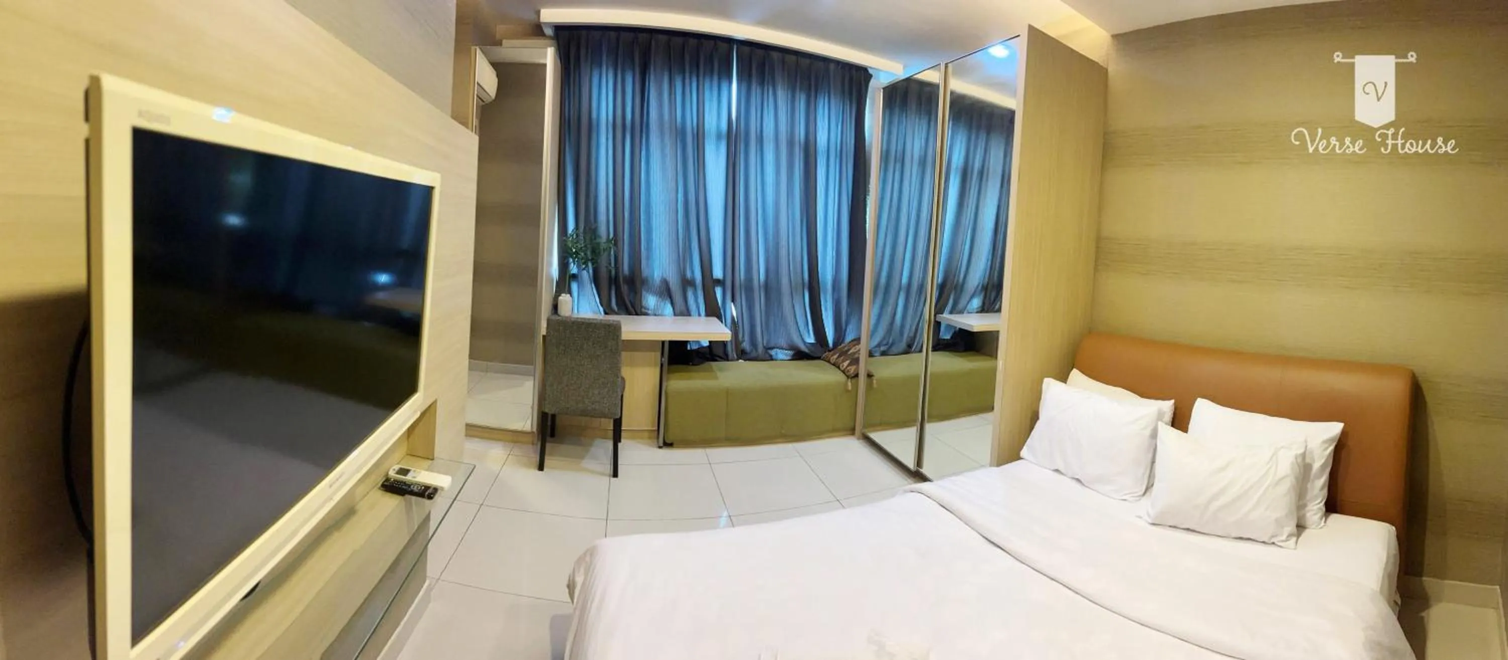 Bed in Luxe Living @Central Park