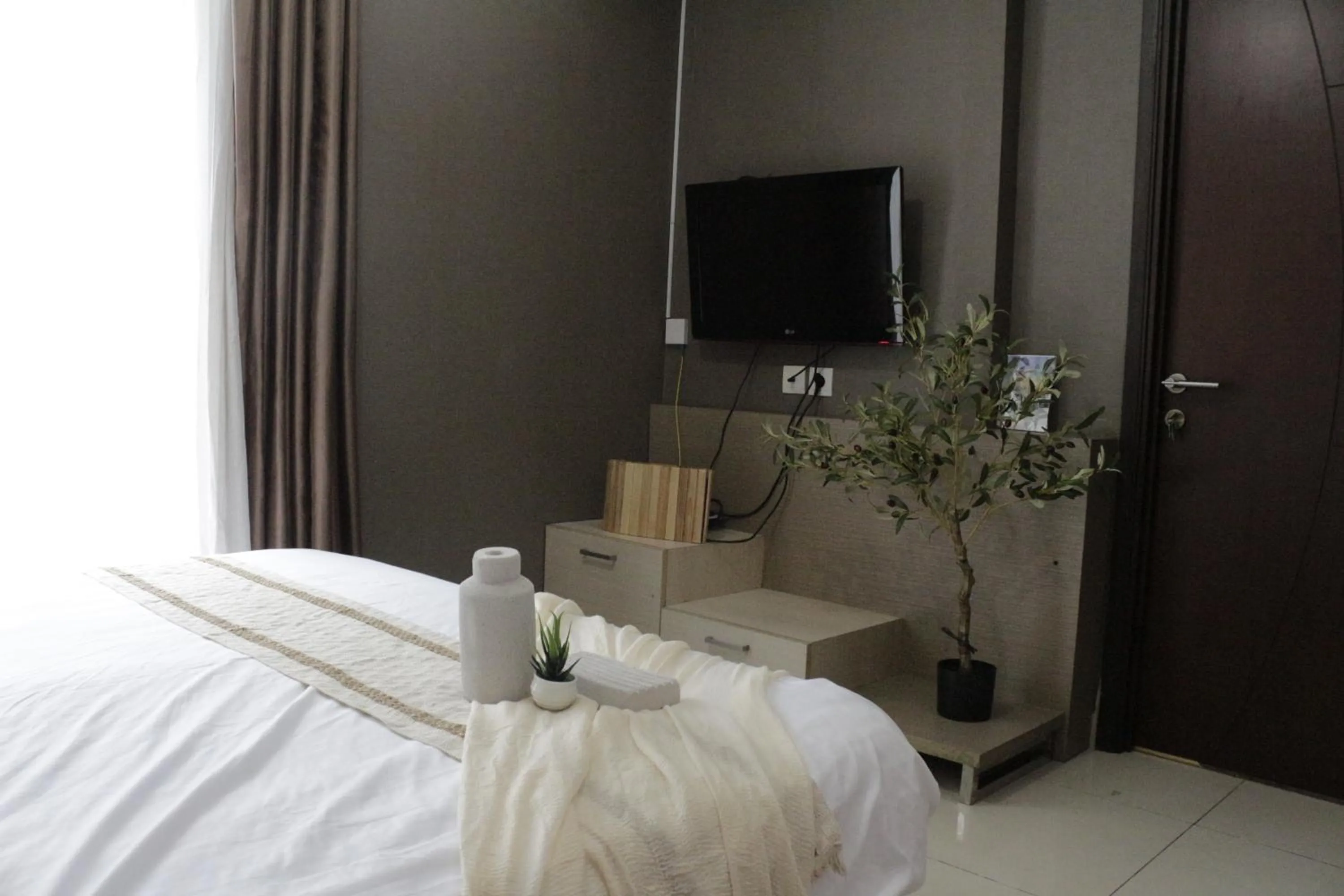 Bed in Luxe Living @Central Park