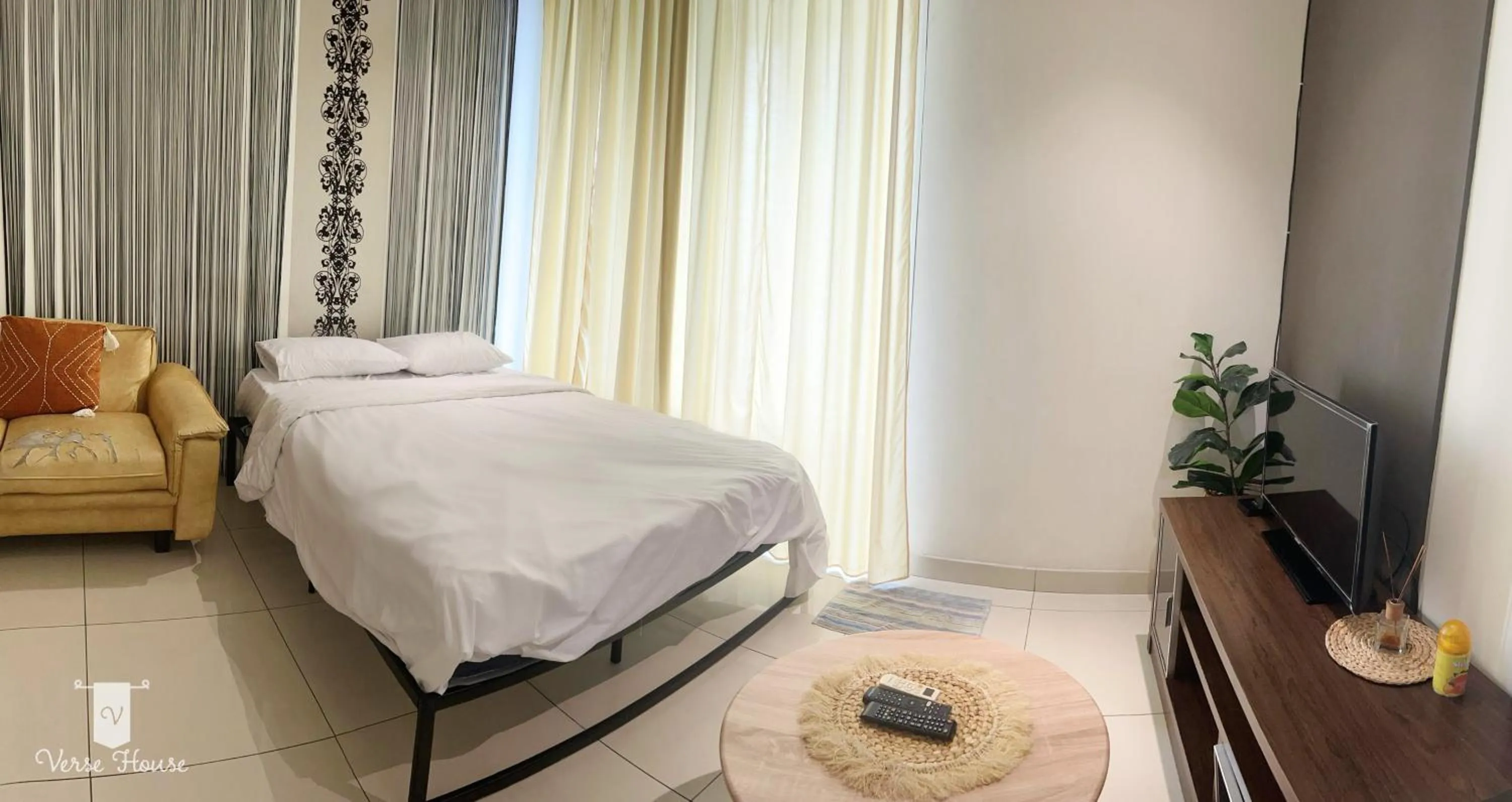 Bed in Luxe Living @Central Park