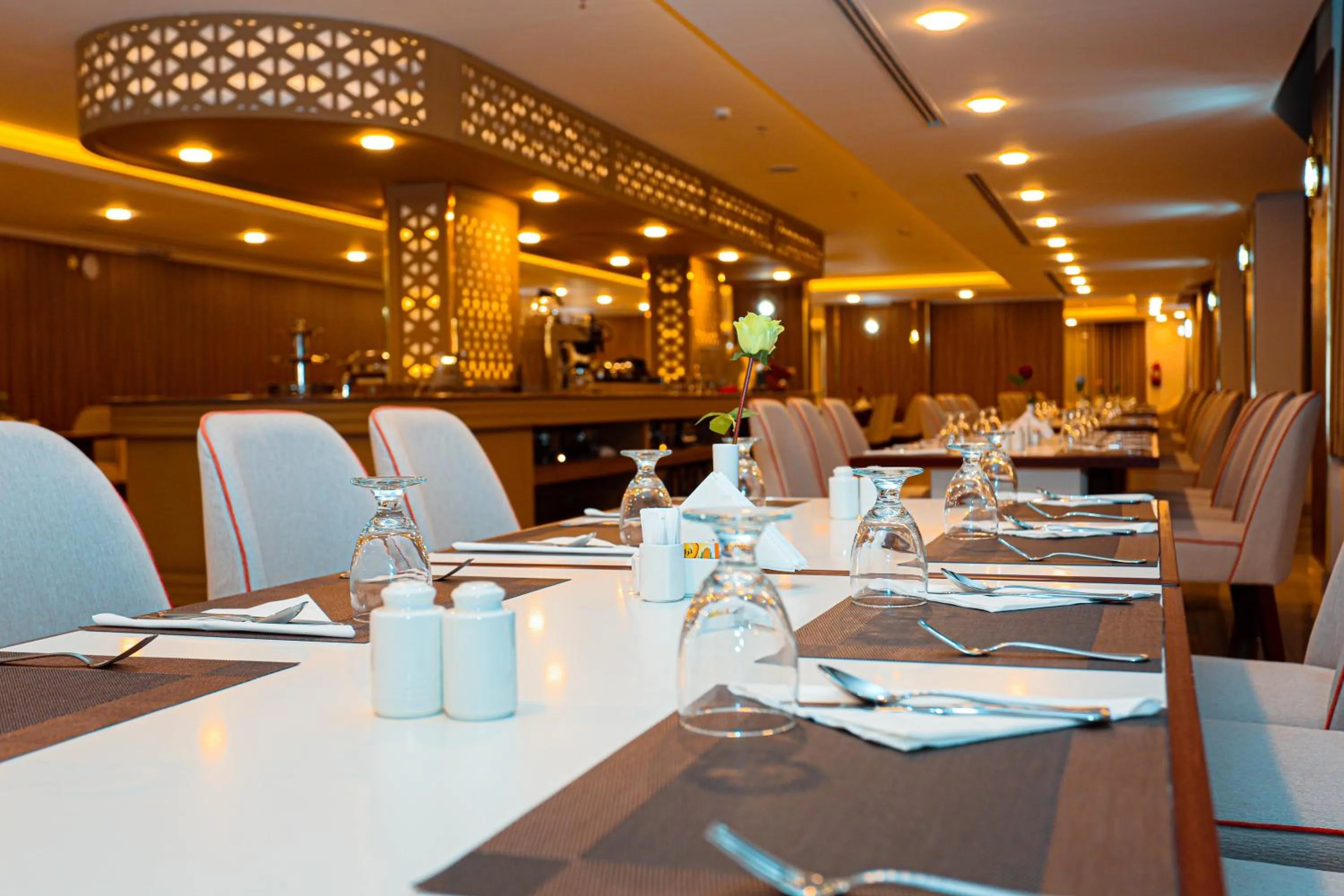 Restaurant/places to eat in Tulip Plaza By LPC Hotels & Resorts