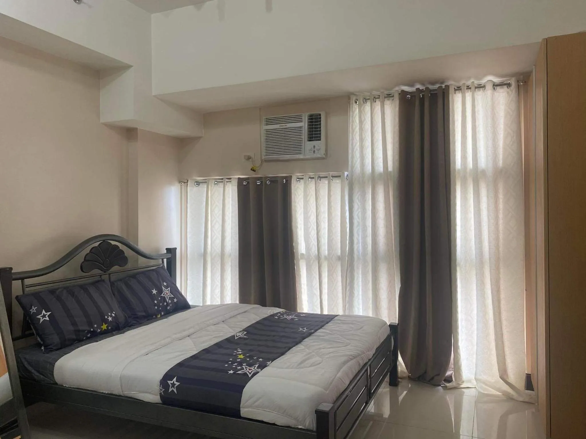 Bed in Condotel in Venice Grand Canal Mall Taguig