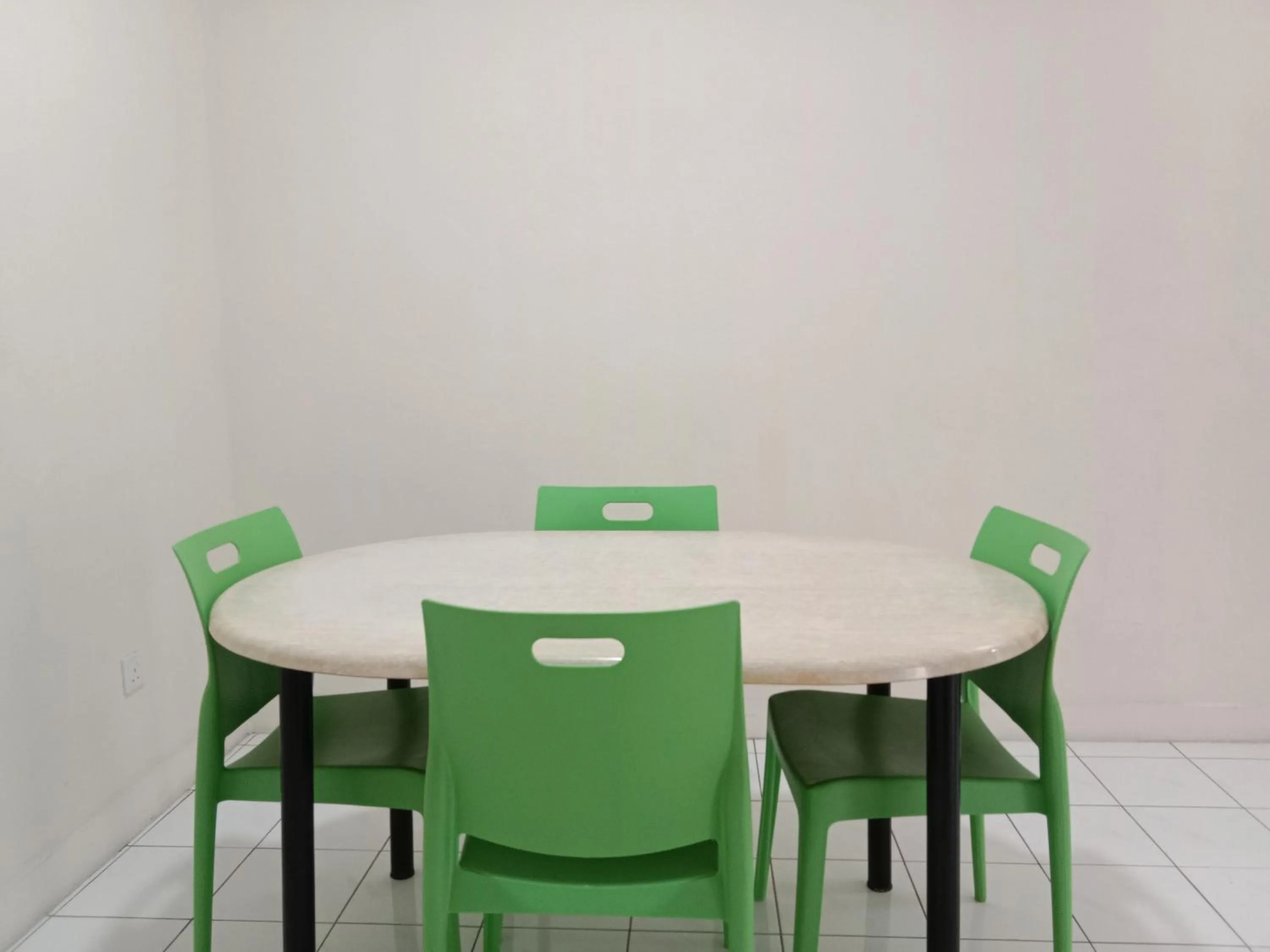 Dining area in CLP perai homestay near Sri Muniswarar Temple 2
