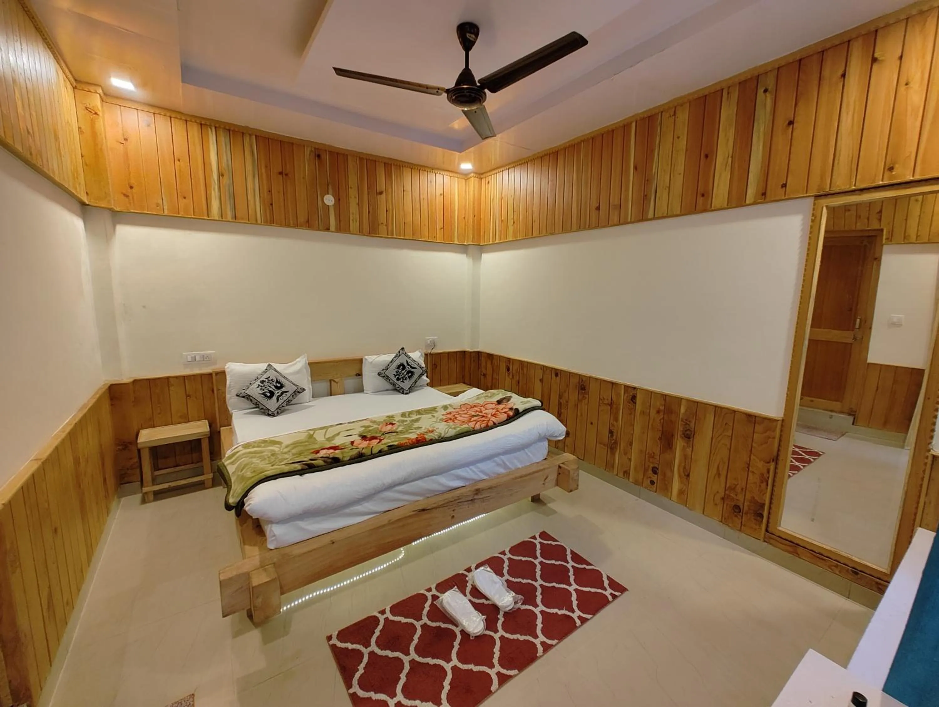 Bed in The Stream Kasol