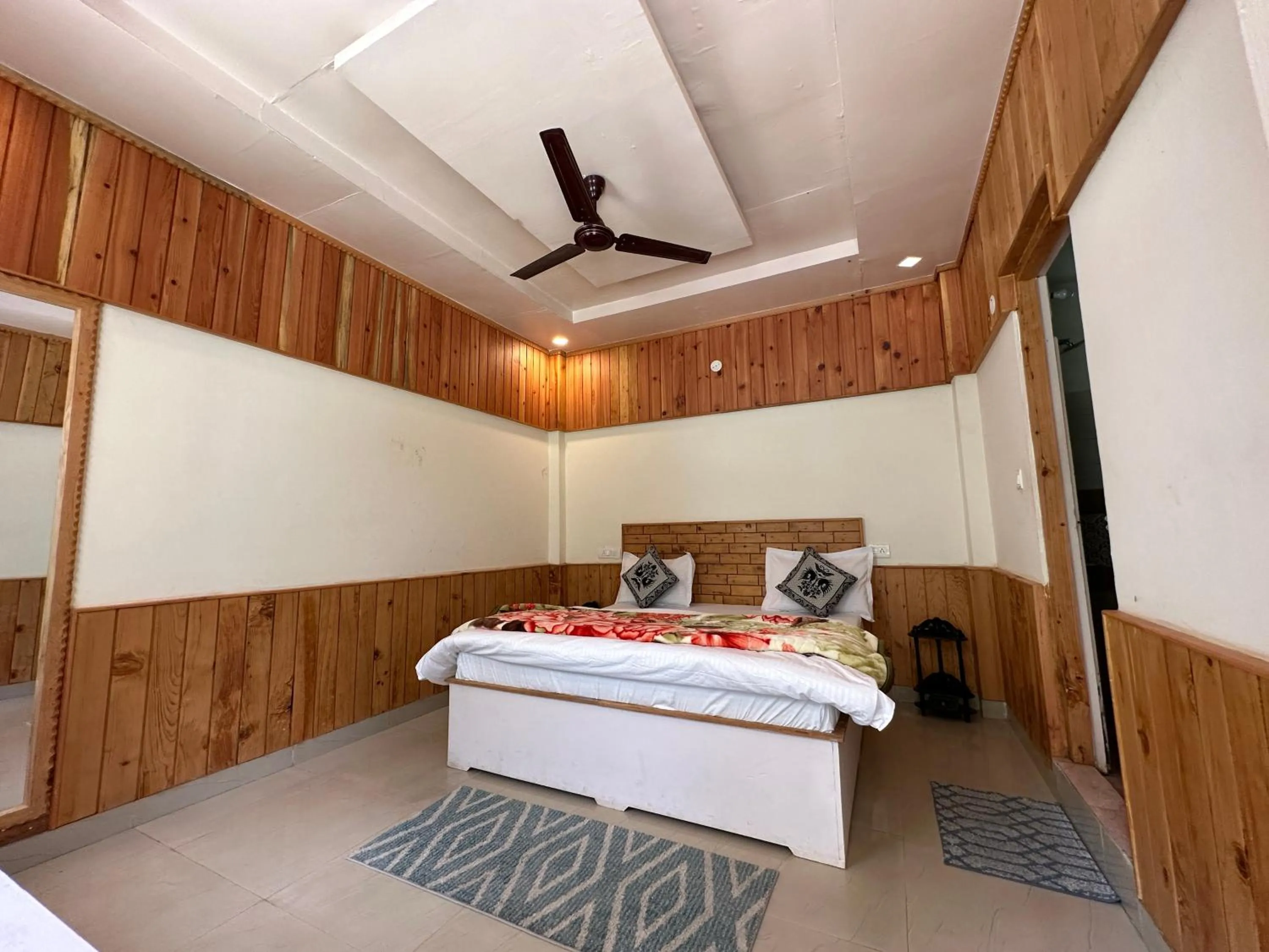 Bedroom, Bed in The Stream Kasol