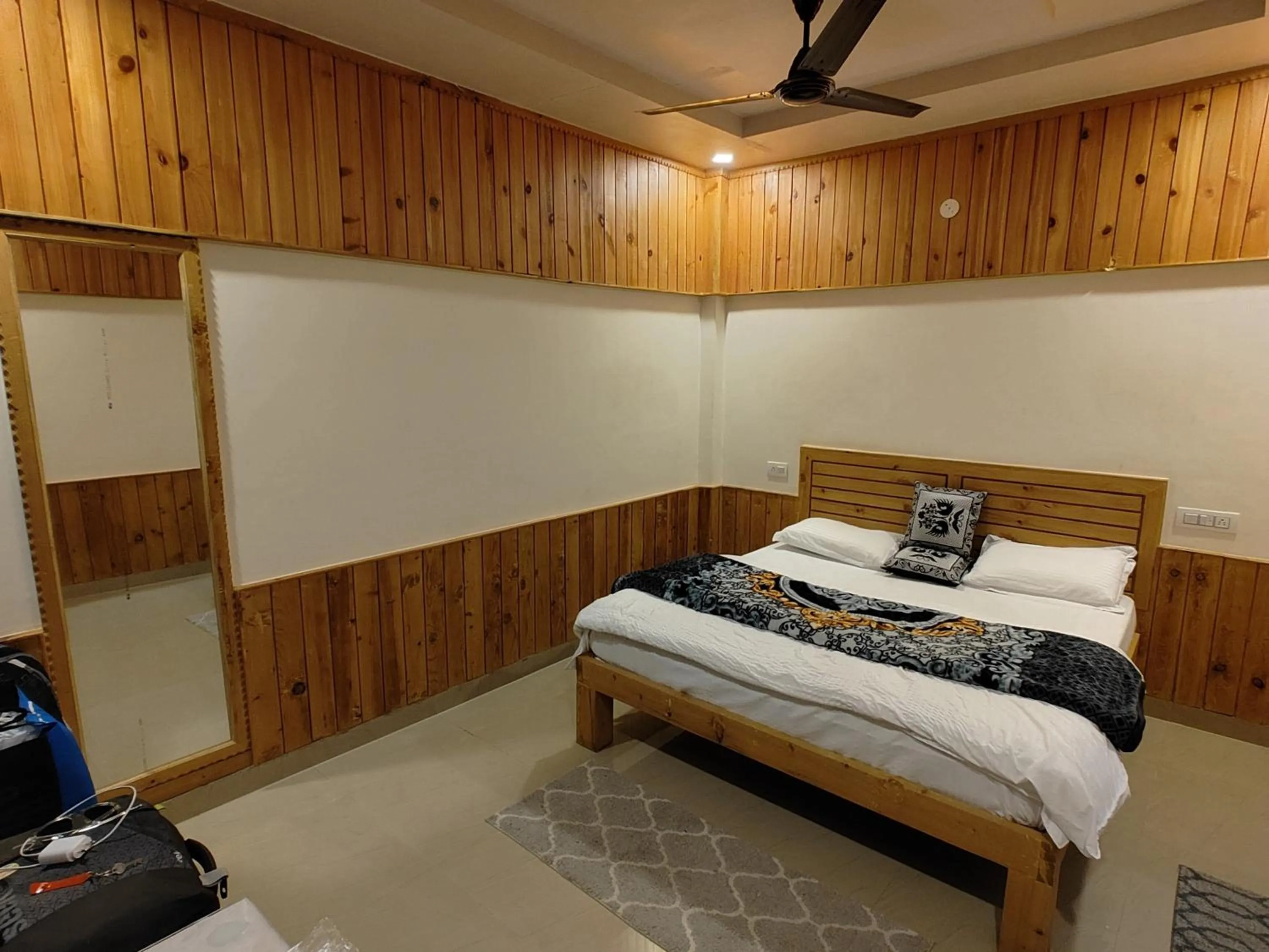 Bed in The Stream Kasol