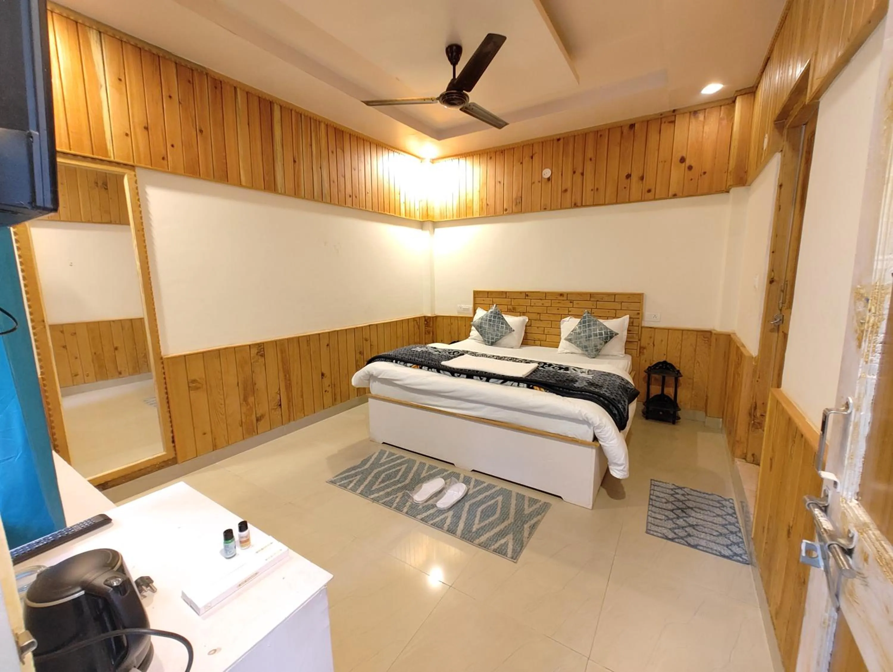 Bed in The Stream Kasol