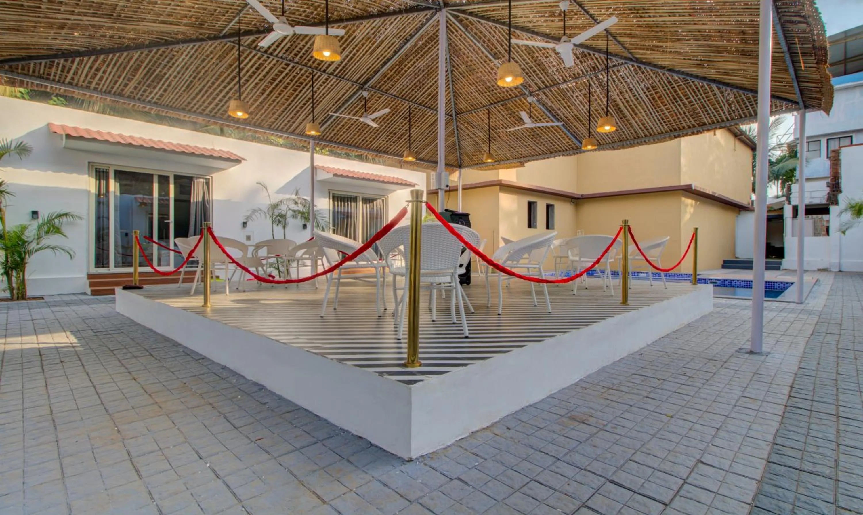 Restaurant/places to eat in Treebo Code Red