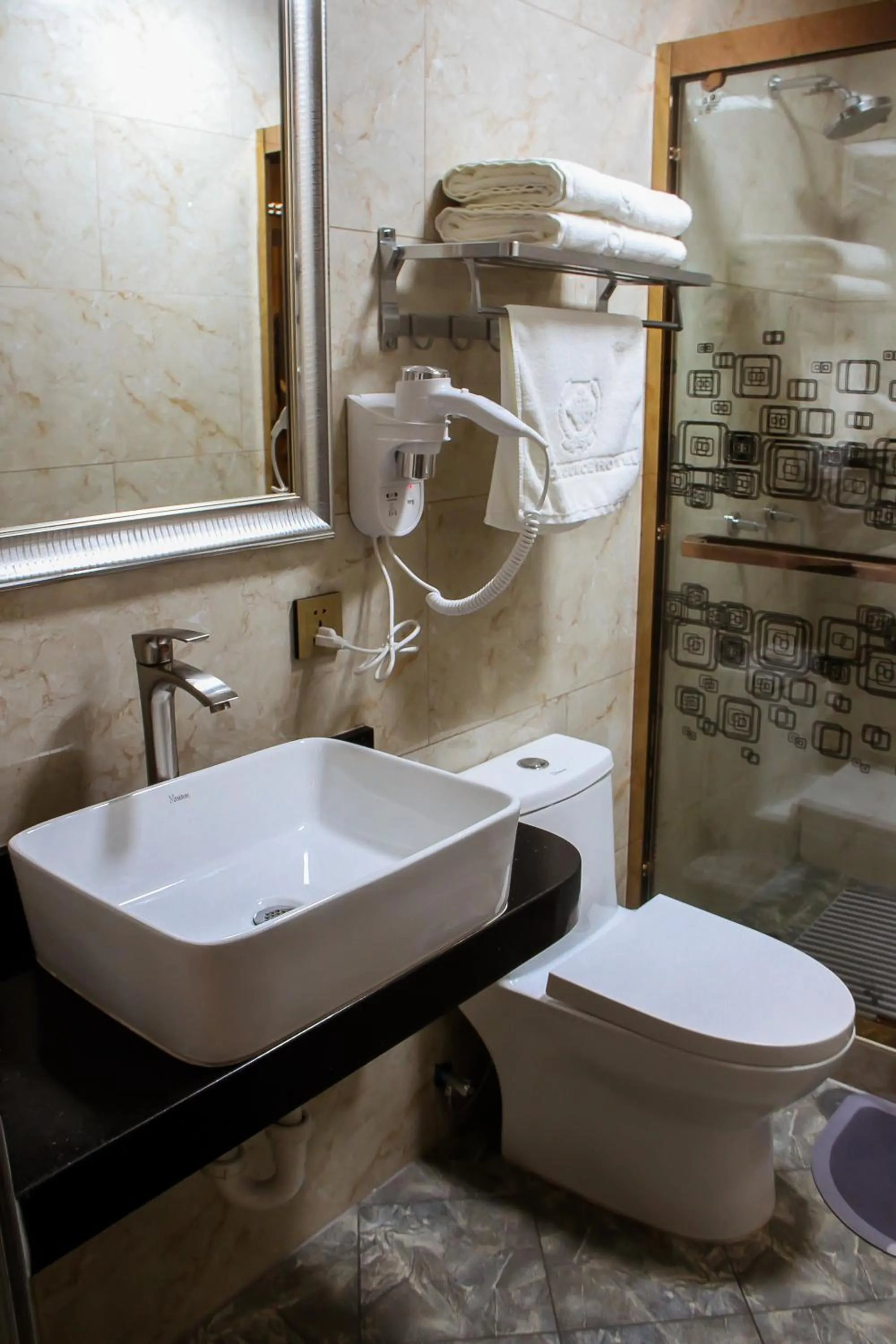 Shower in Gold Source Hotel