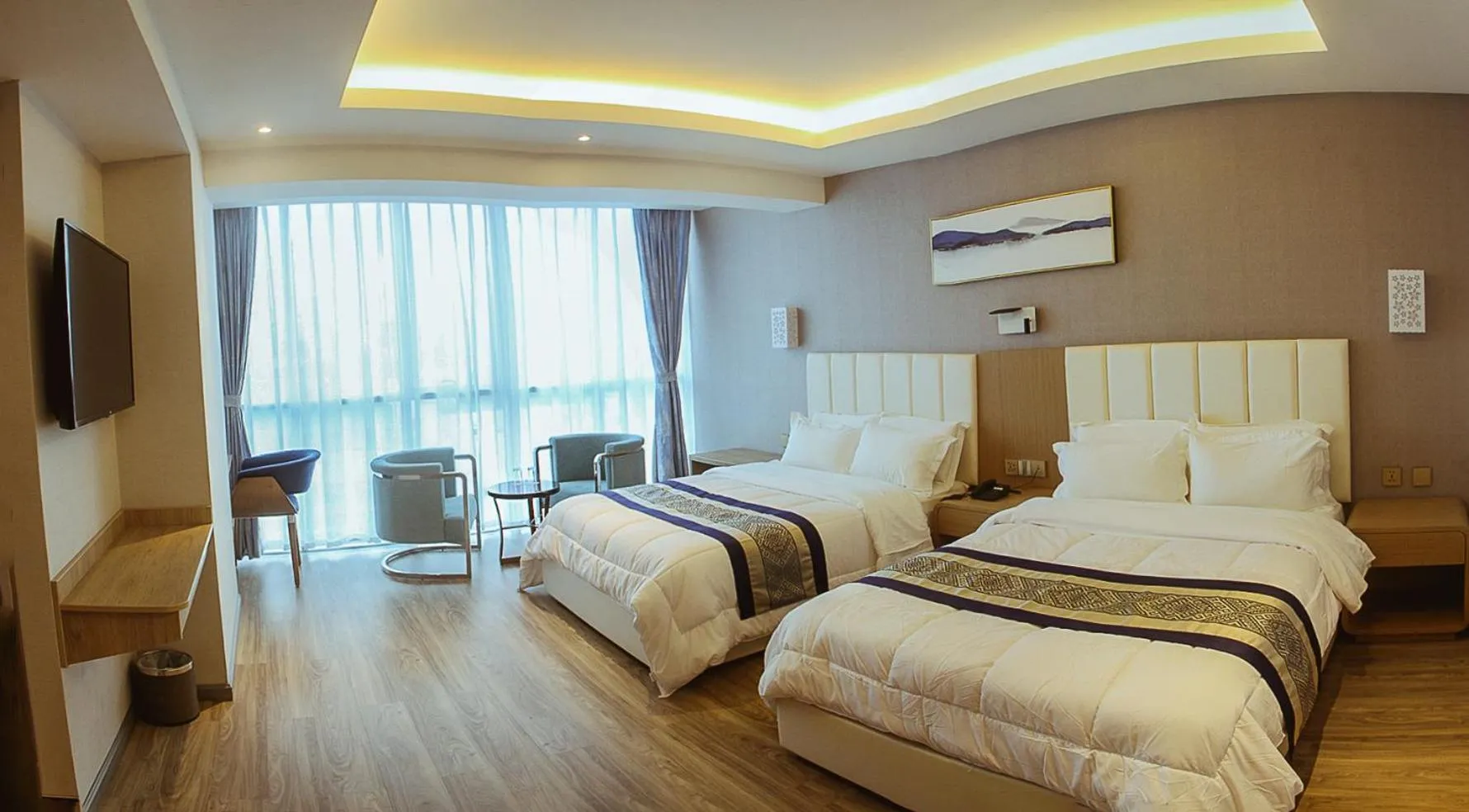 Photo of the whole room, Bed in Gold Source Hotel