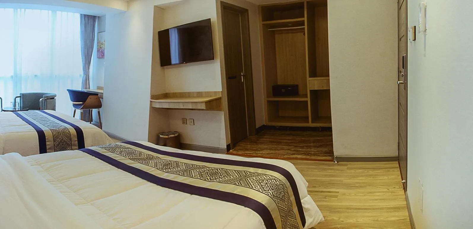 TV and multimedia, Bed in Gold Source Hotel