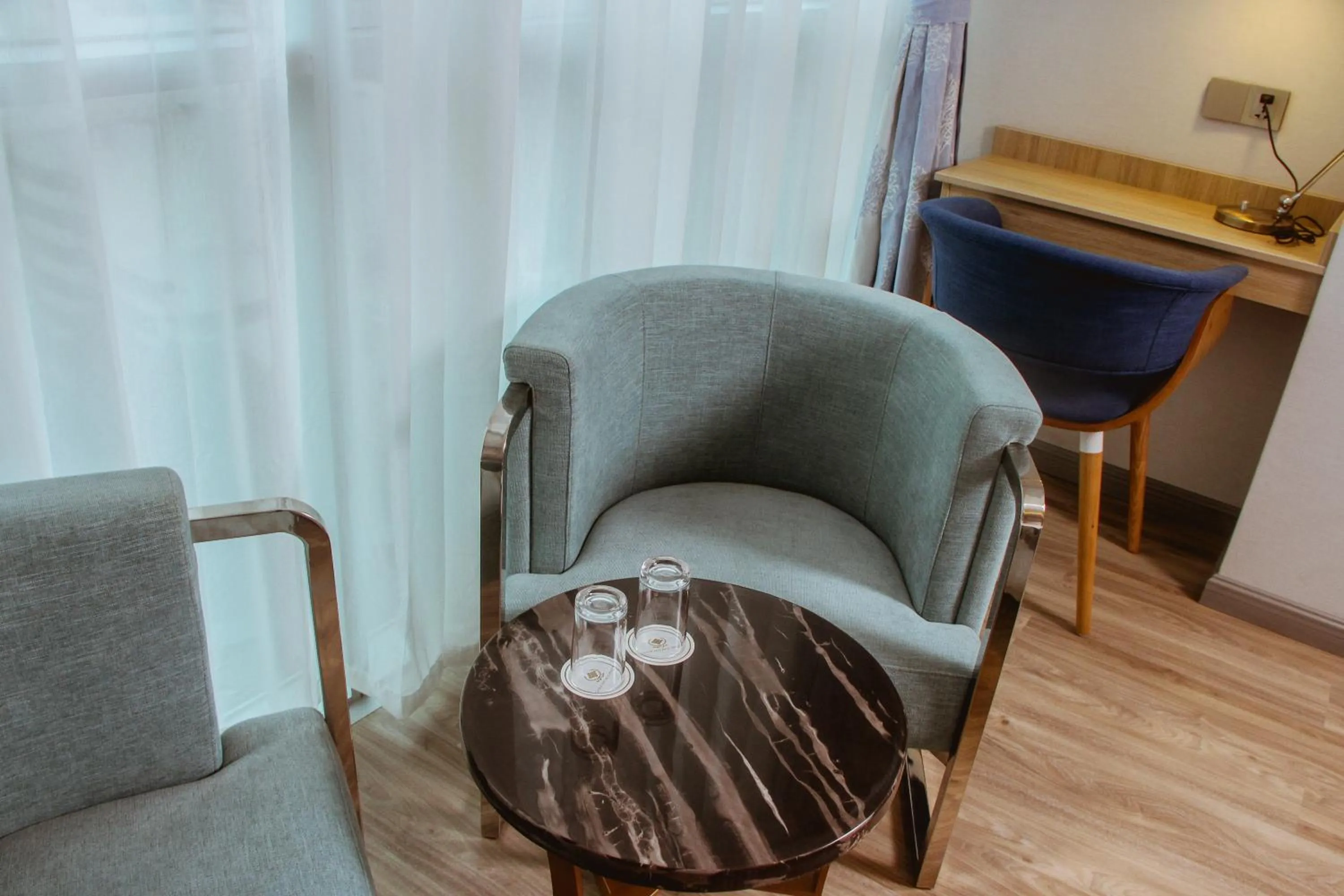 hair dresser in Gold Source Hotel